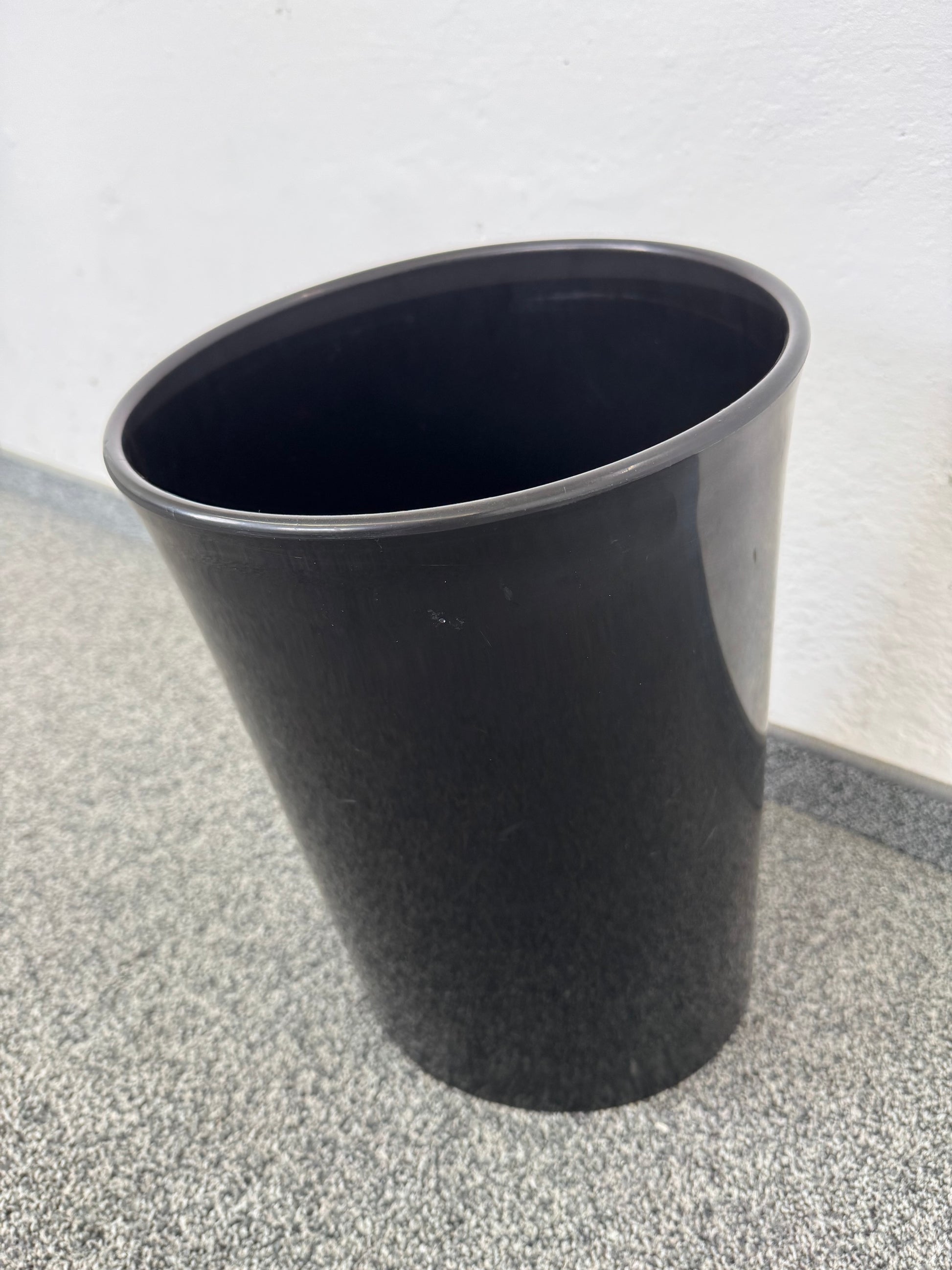 Top Design Elipse Abfalleimer seitliche Ansicht