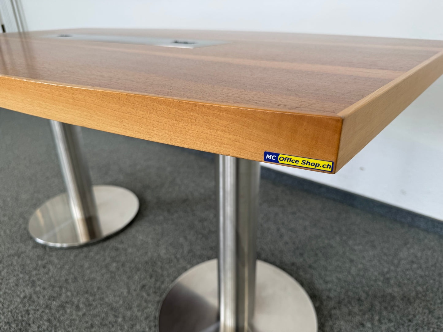 Wilkhahn Exklusiv Sitzungstisch Detailfoto Tischkante