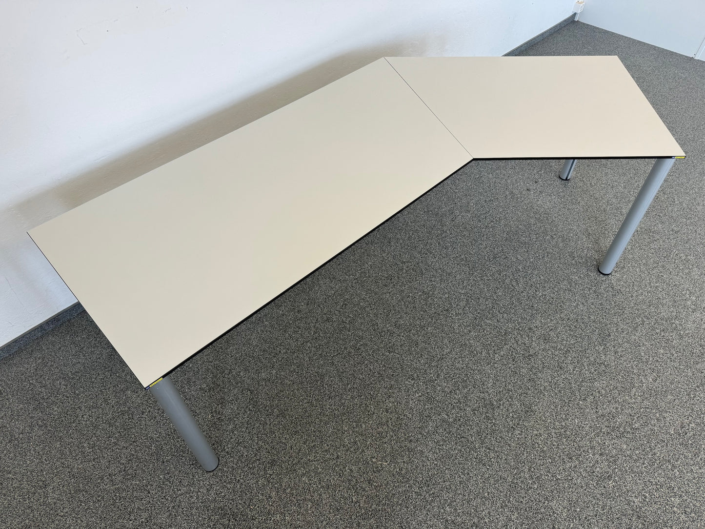 Haworth Fifty Schreibtisch von oben