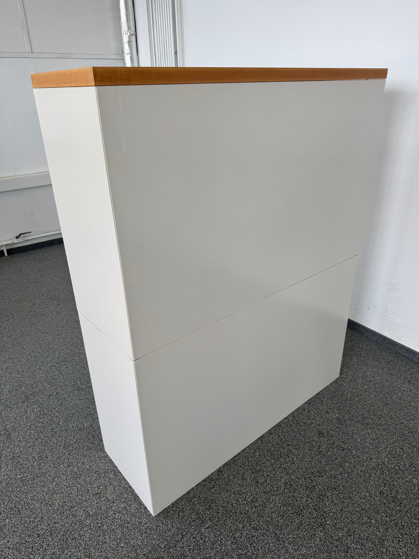 Sara King Lateralschrank Rückansicht