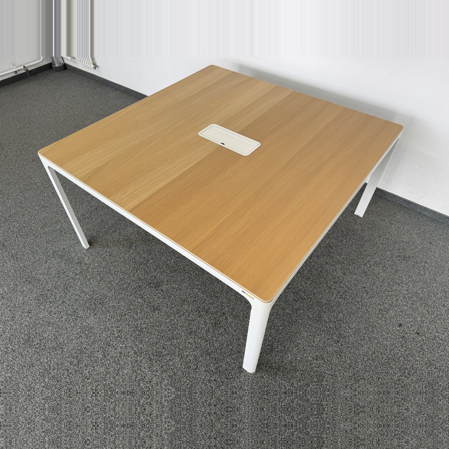 IKEA Sitzungstisch Bekant Ansicht von oben