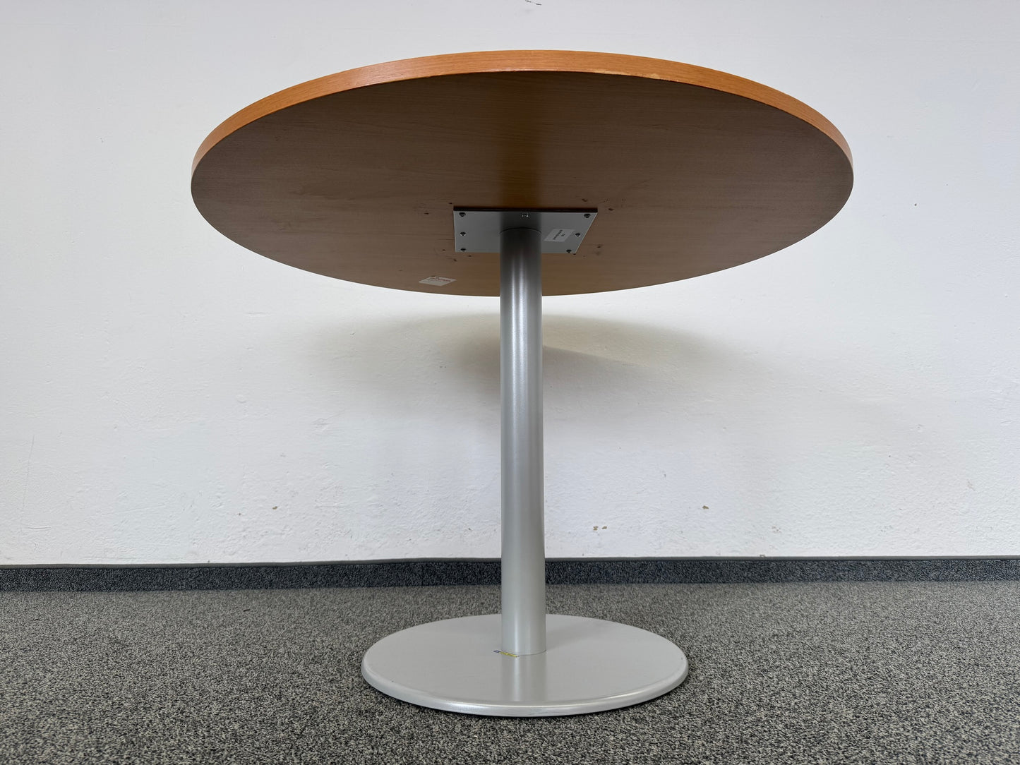 Steelcase Tenaro Sitzungstisch Ansicht von unten