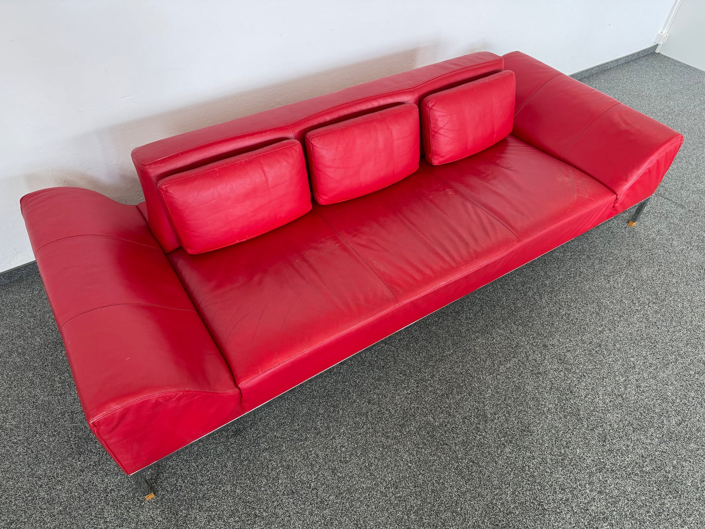 De Sede 3er Sofa in rotem Leder mit Chromgestell von oben - 6037757