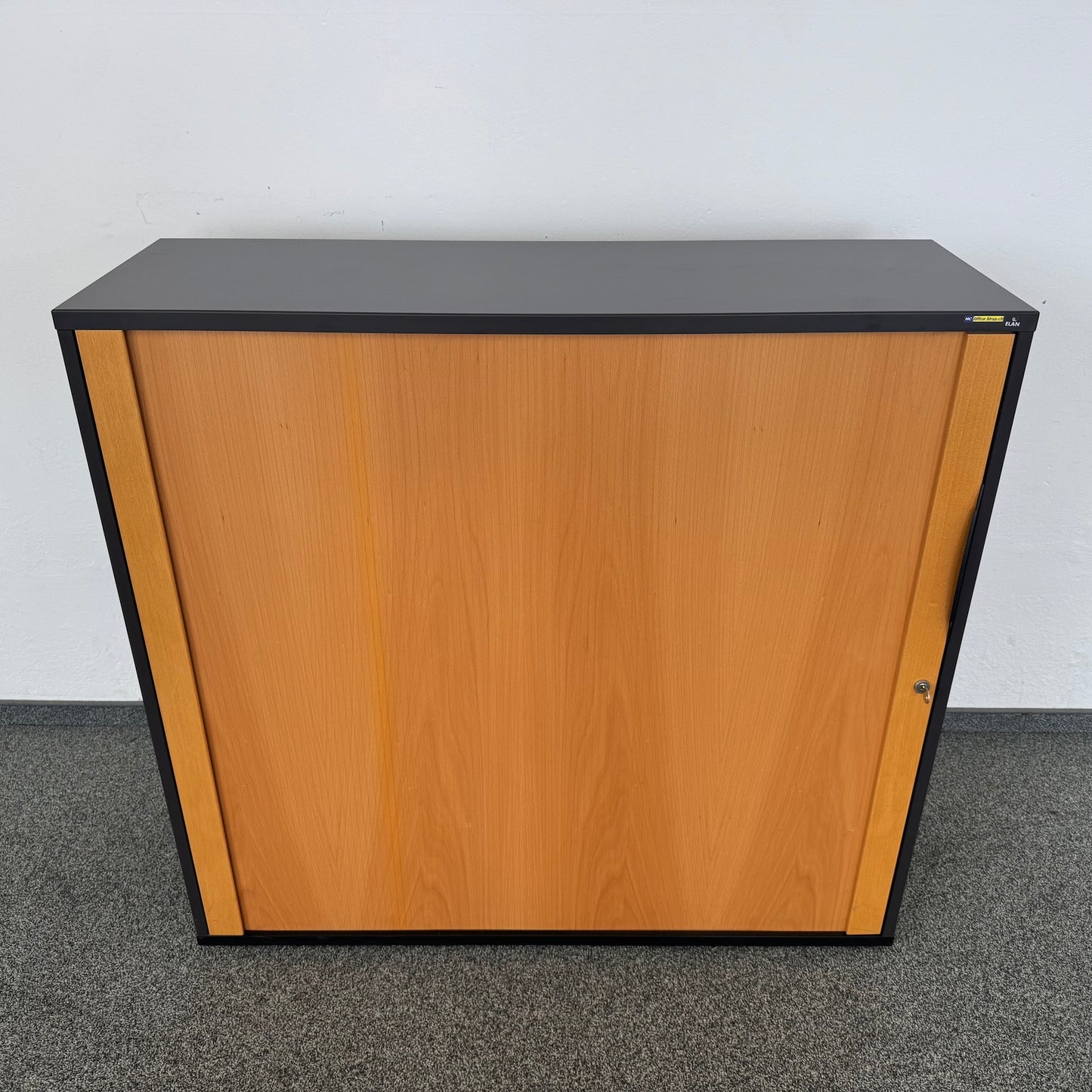 Elan Euroffice Lateralschrank aus Spanplatte Anthrazit und Buchenfurnier