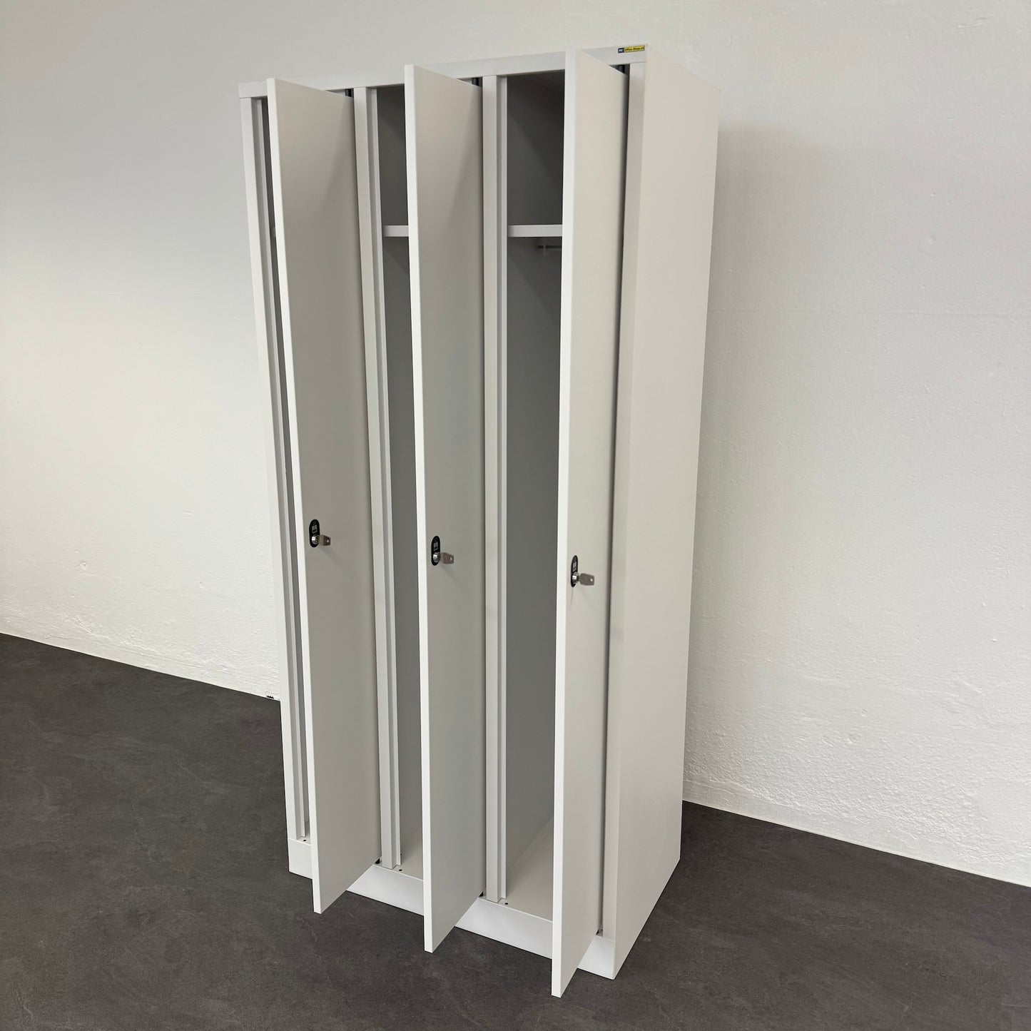 Stalgo G13 Garderobenschrank von rechts