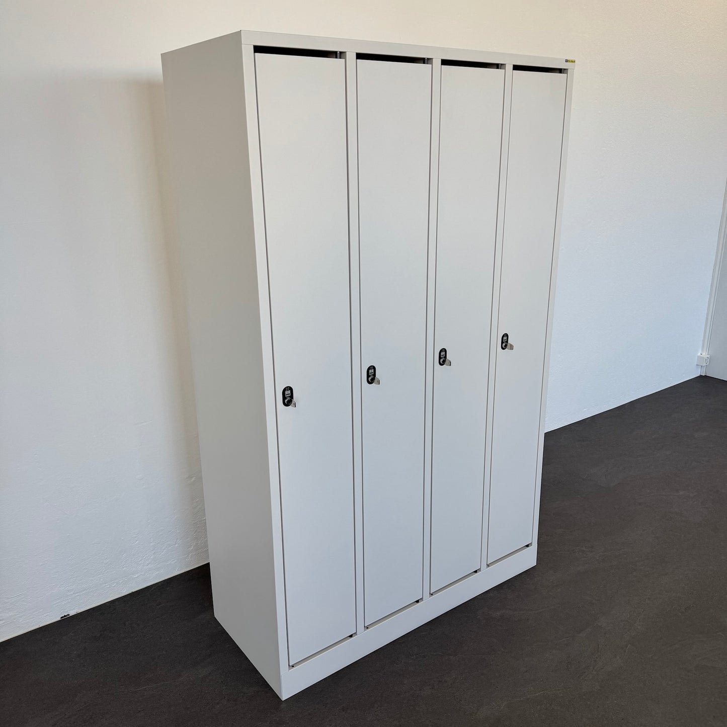 Stalgo G14 Garderobenschrank seitliche Ansicht