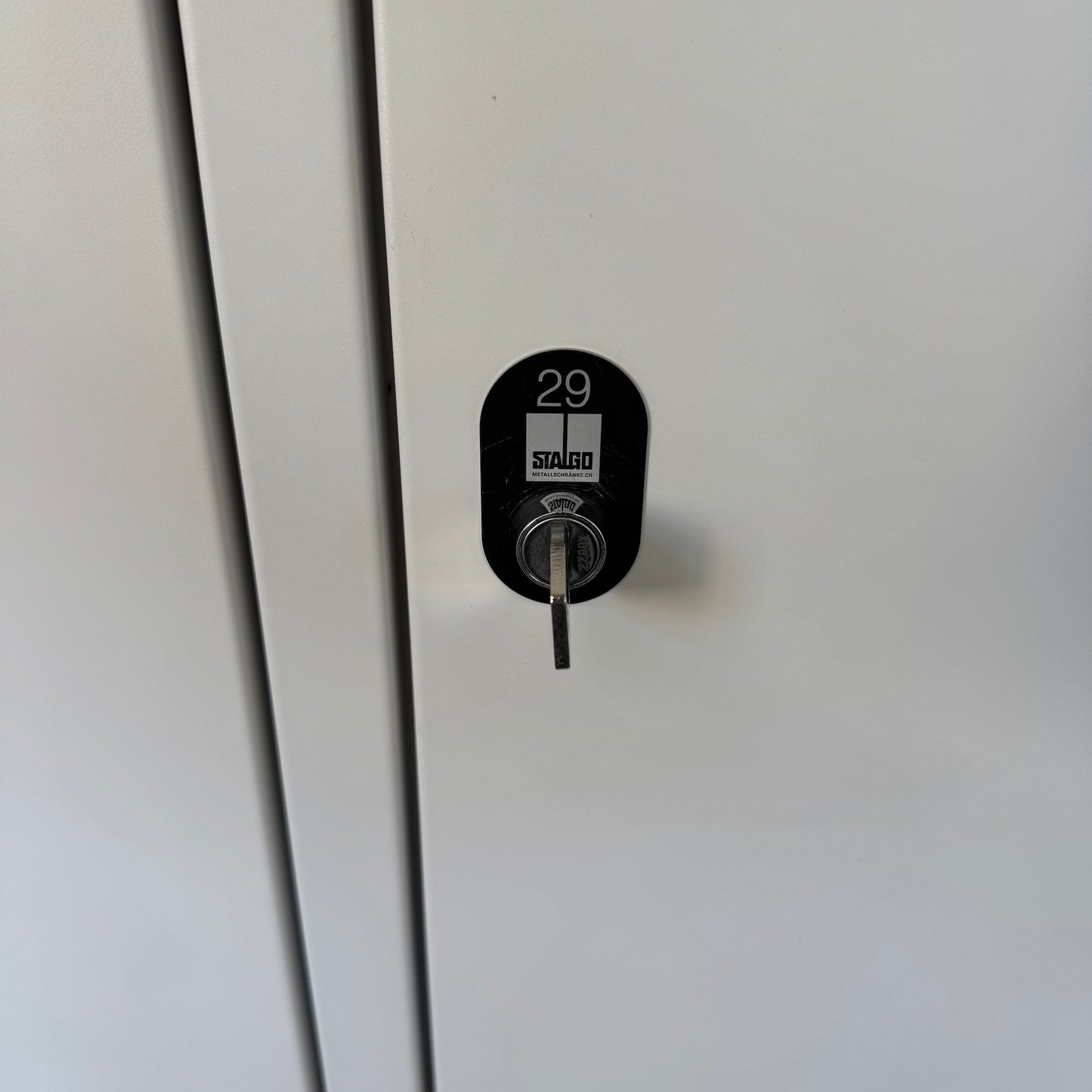 Stalgo G14 Garderobenschrank Detailfoto Schloss
