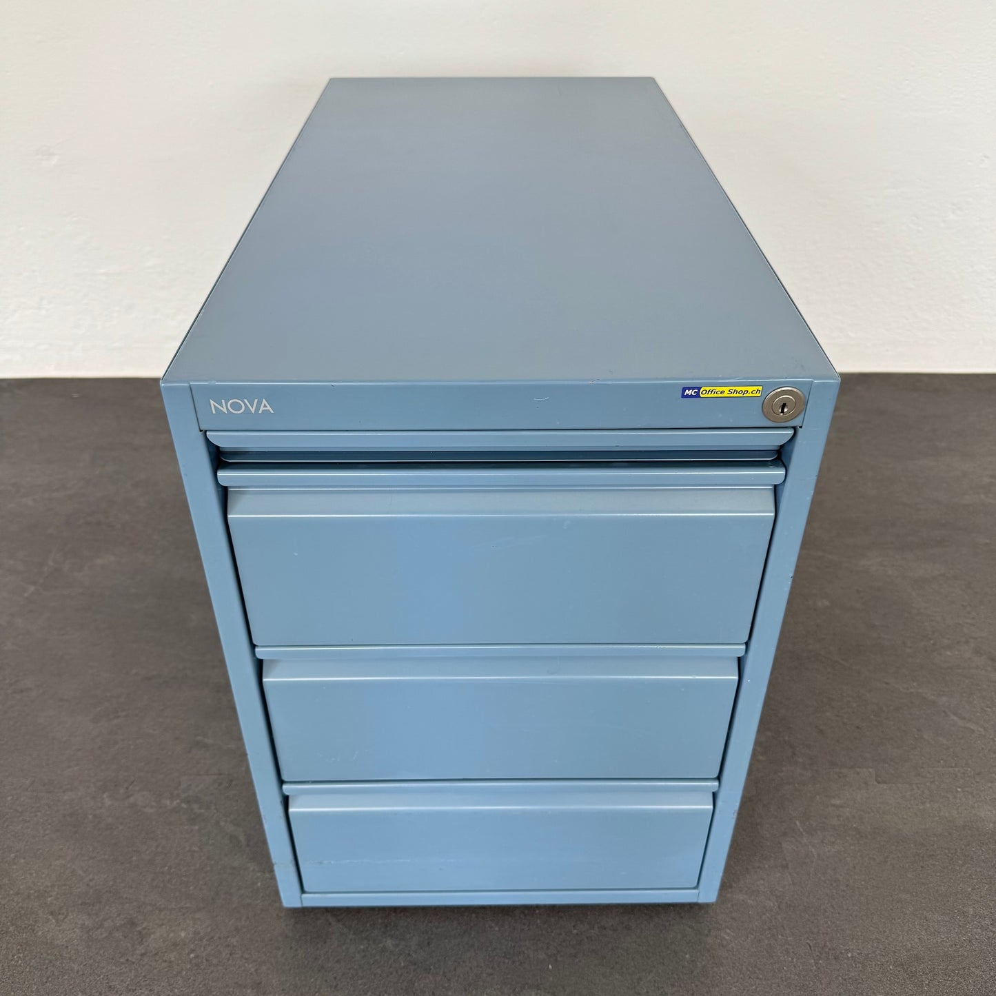 Novex Nova Unterstell-Korpus aus Metall Hellblau