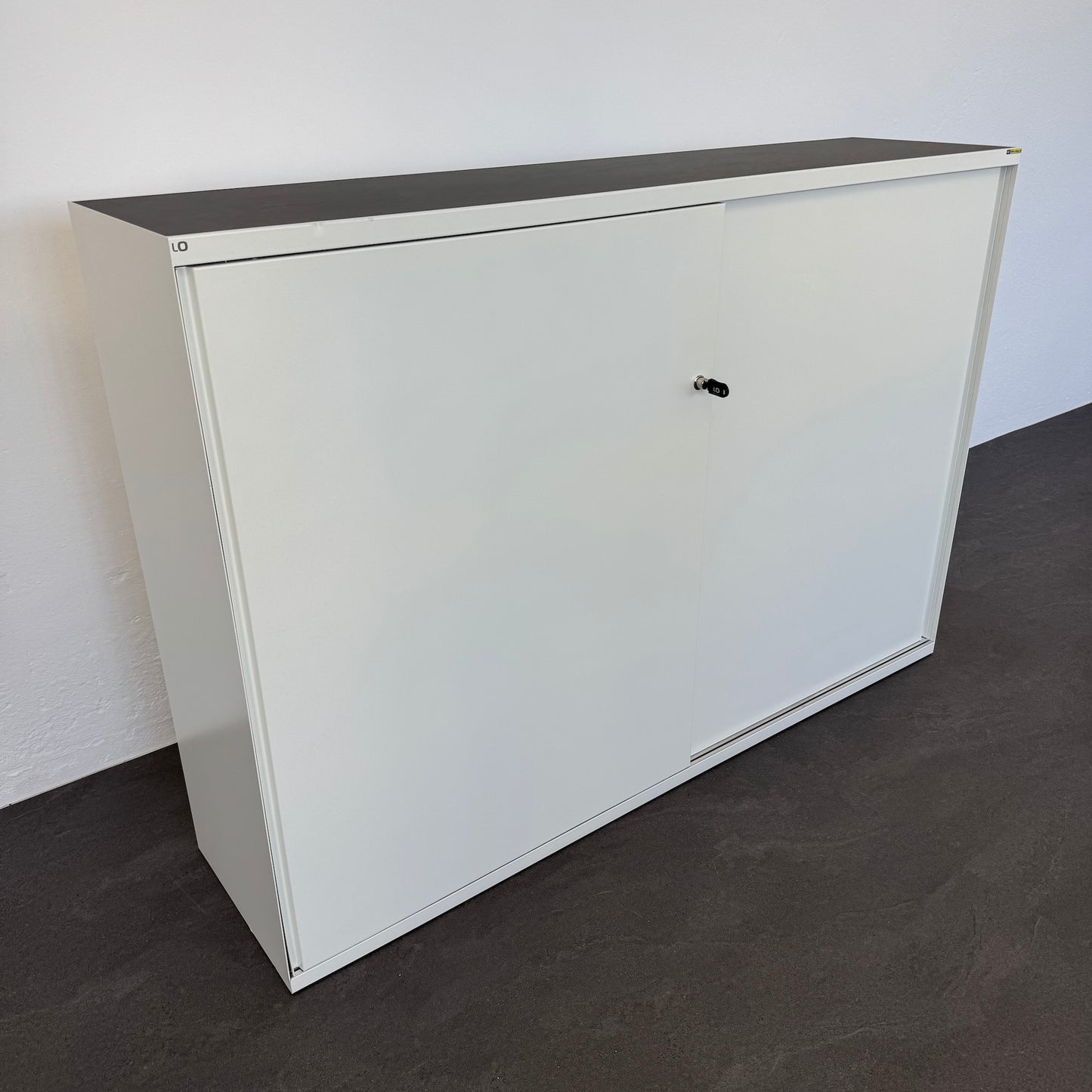 Lista Office One Schiebetür-Aktenschrank für 3 Ordner-Reihen