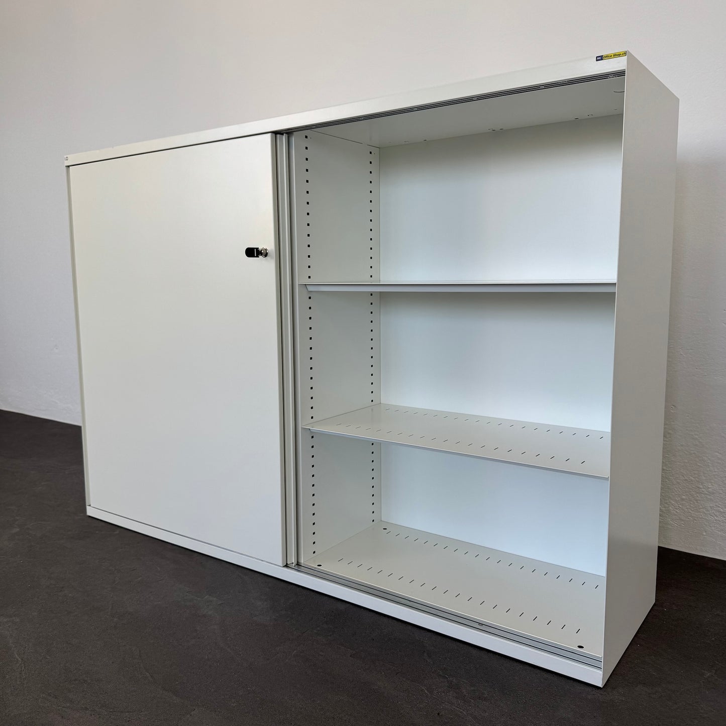 Lista Office One Schiebetür-Aktenschrank rechte Seite offen