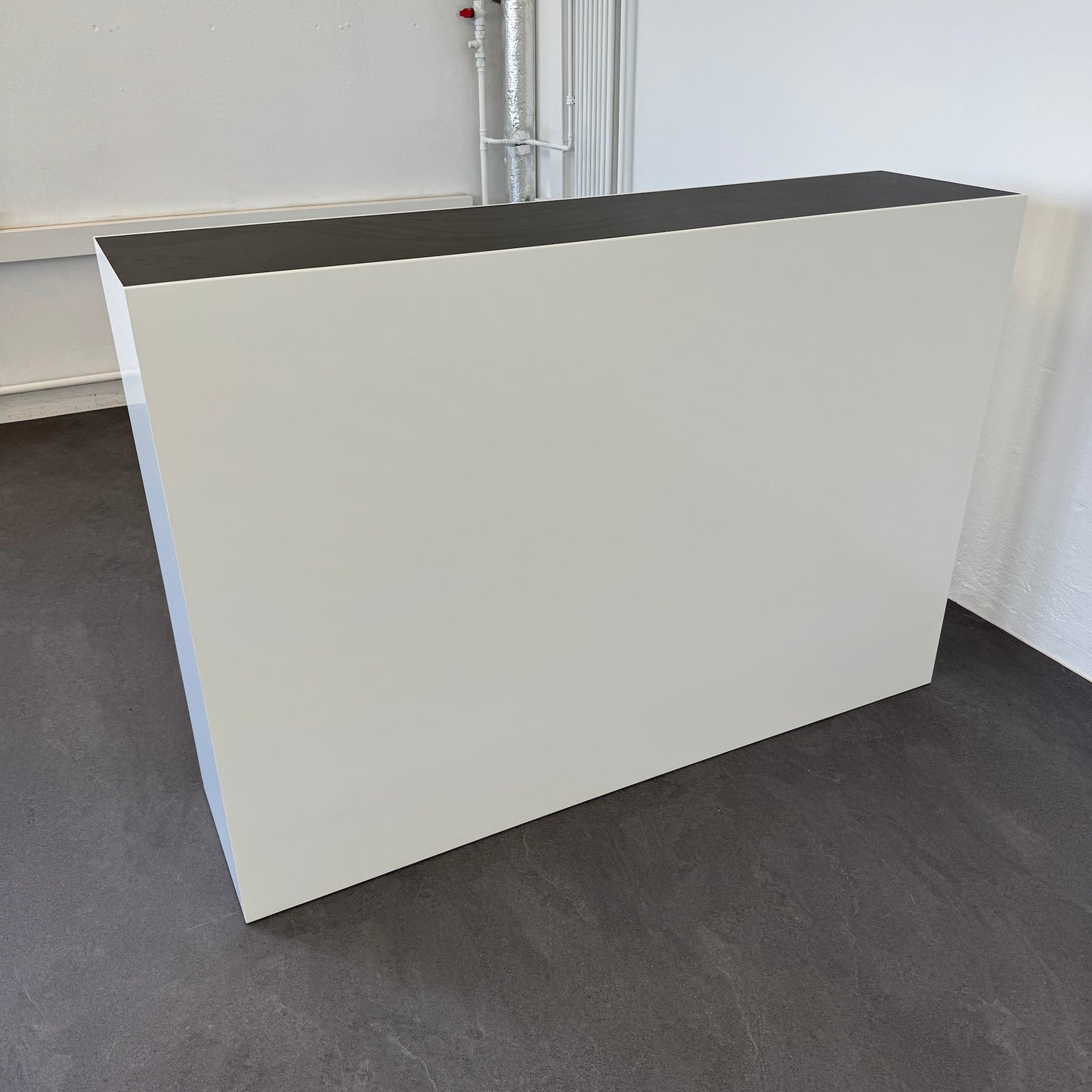 Lista Office One Schiebetür-Aktenschrank Ansicht von hinten