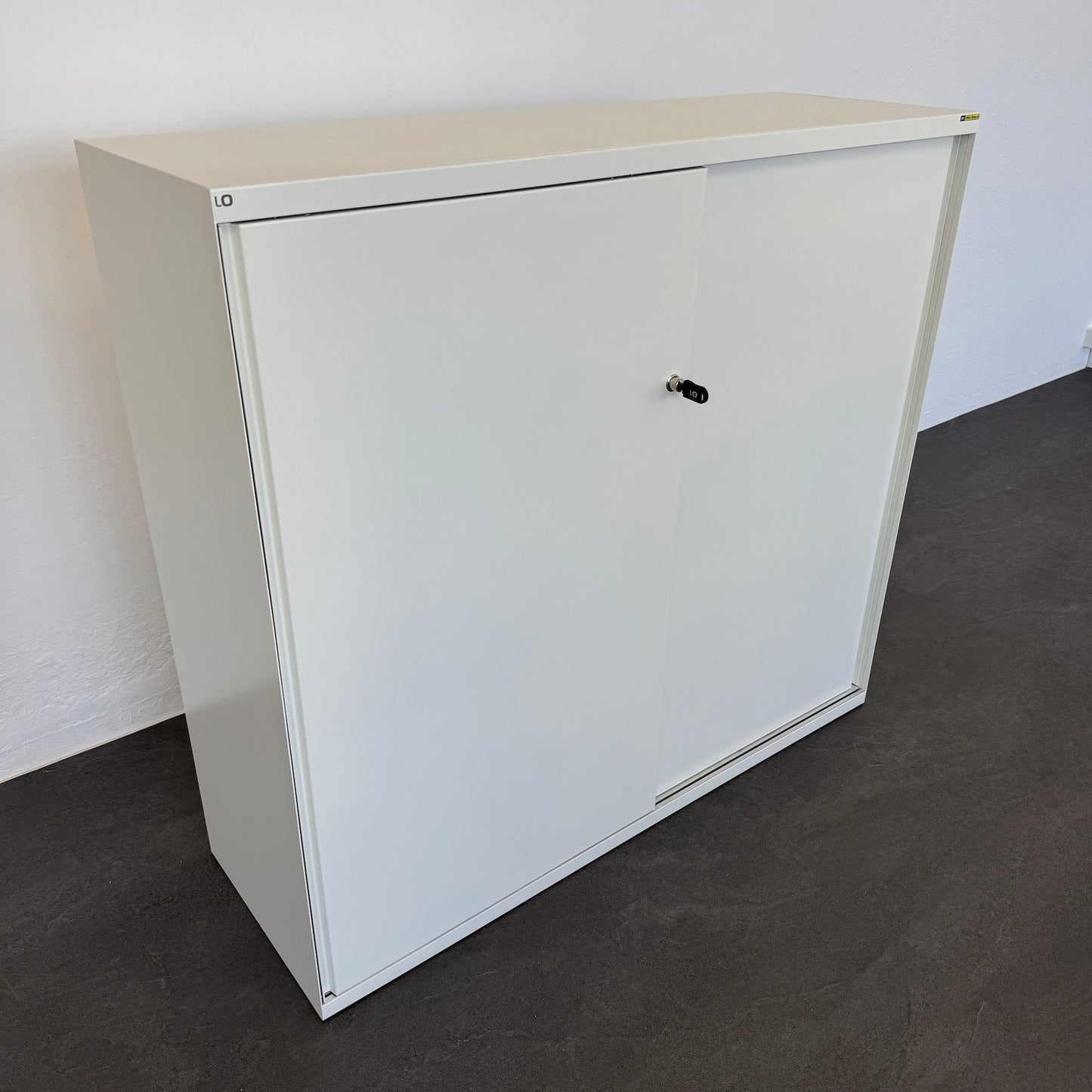 Lista Office One Schiebetür-Aktenschrank 1200mm breit