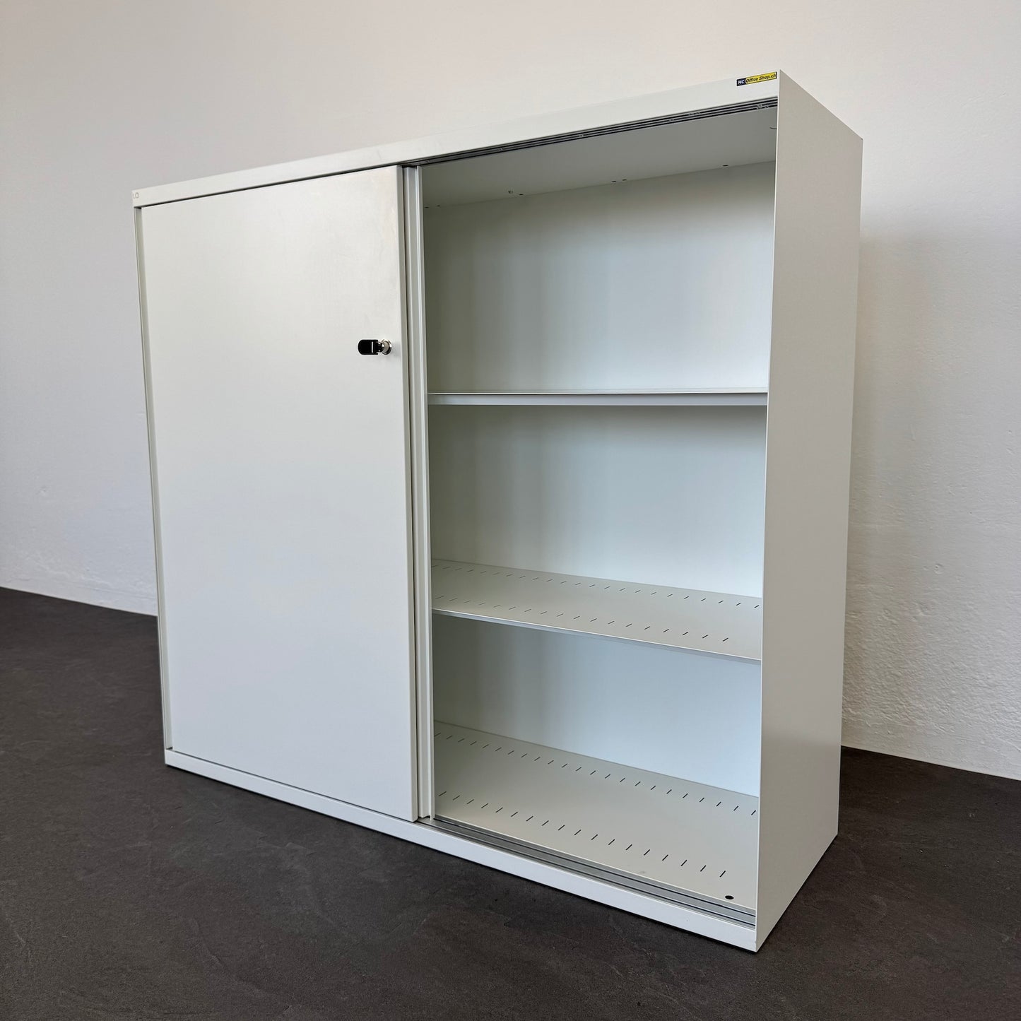 Lista Office One Schiebetür-Aktenschrank rechte Seite offen