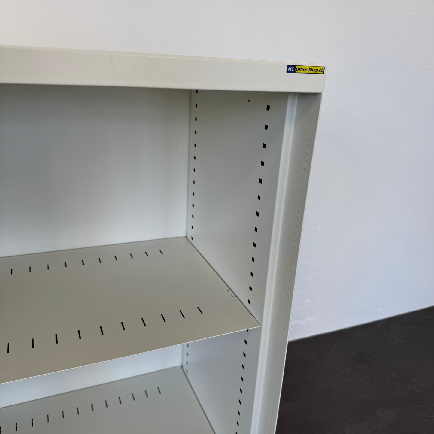 Lista Office One Schiebetür-Aktenschrank Detailfoto