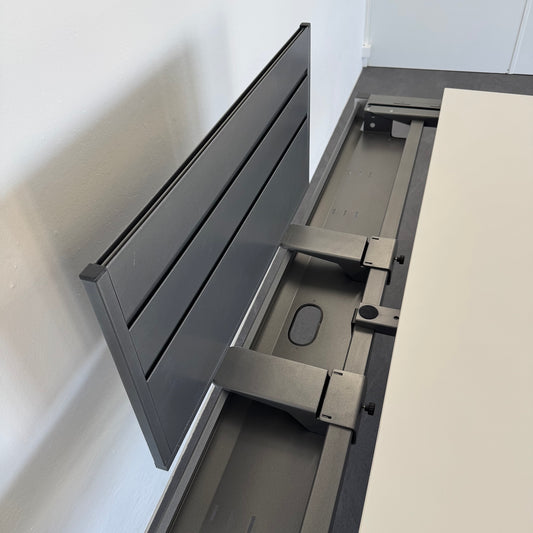 Embru eQ Trennwand mit Tischhalterung aus Metall Anthrazit