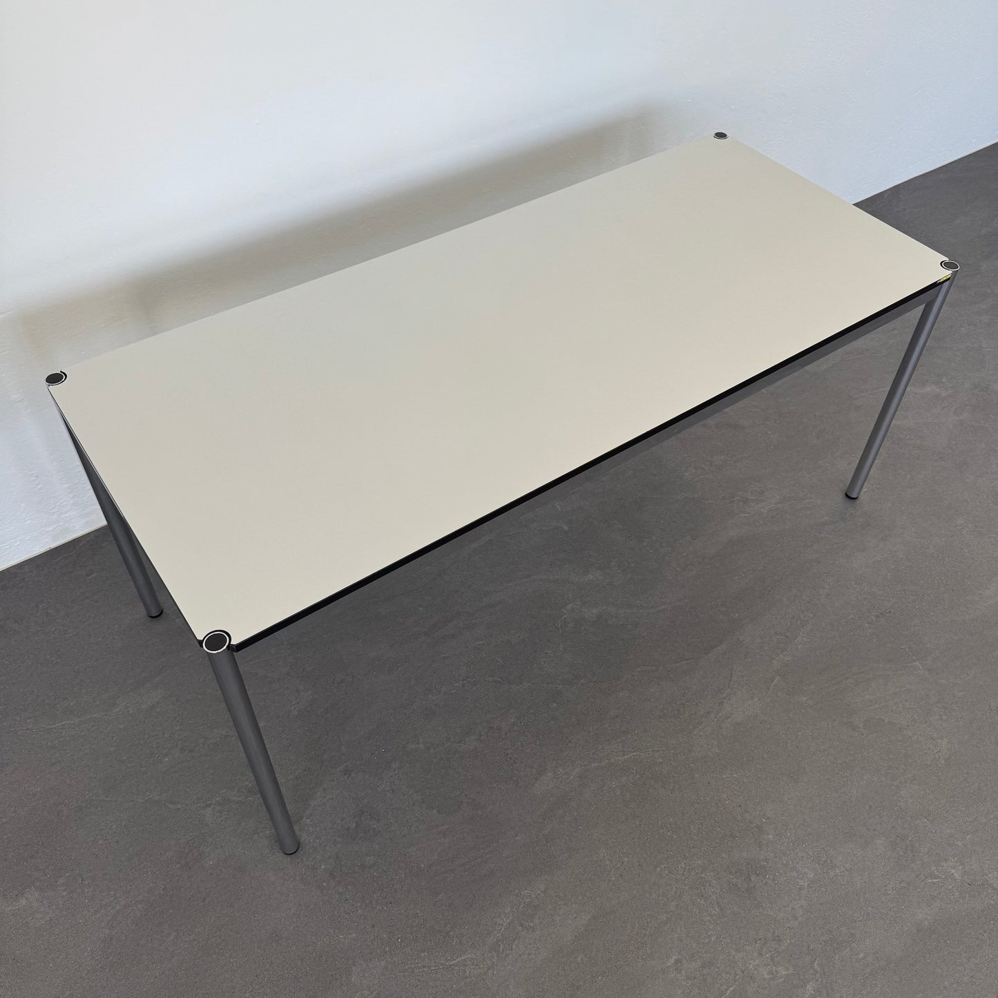 USM Haller Classic Schreibtisch Ansicht von oben rechts