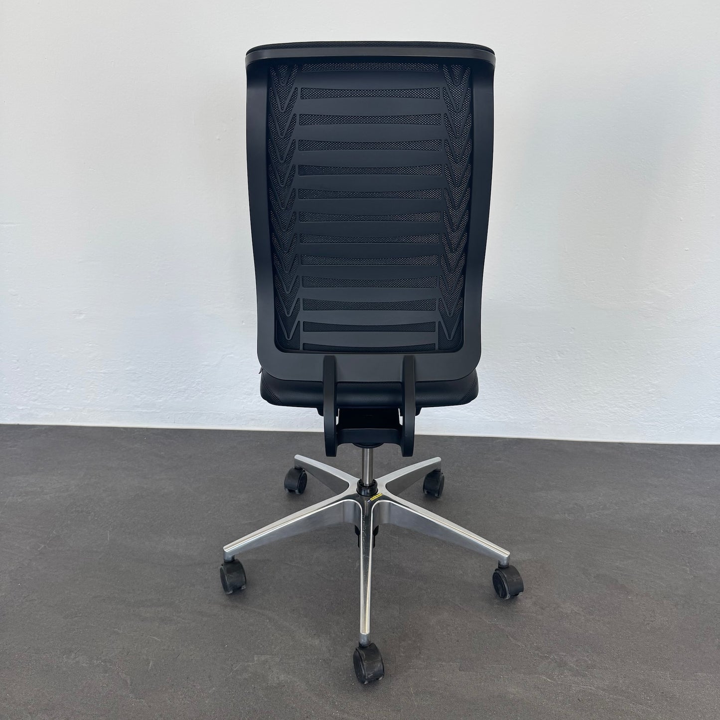 Girsberger Reflex Bürodrehstuhl Ansicht von hinten