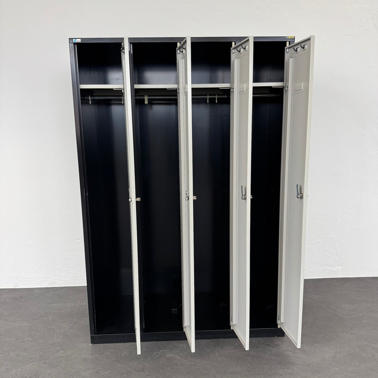 Lista Classic Garderobenschrank mit allen Abteilen offen