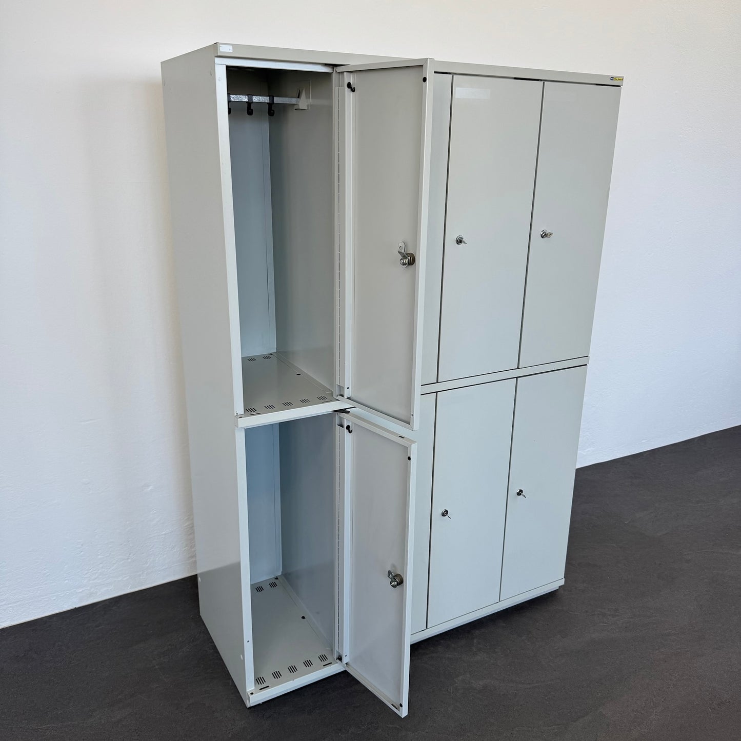 Lista Classic Garderobenschrank mit 2 Abteilen offen