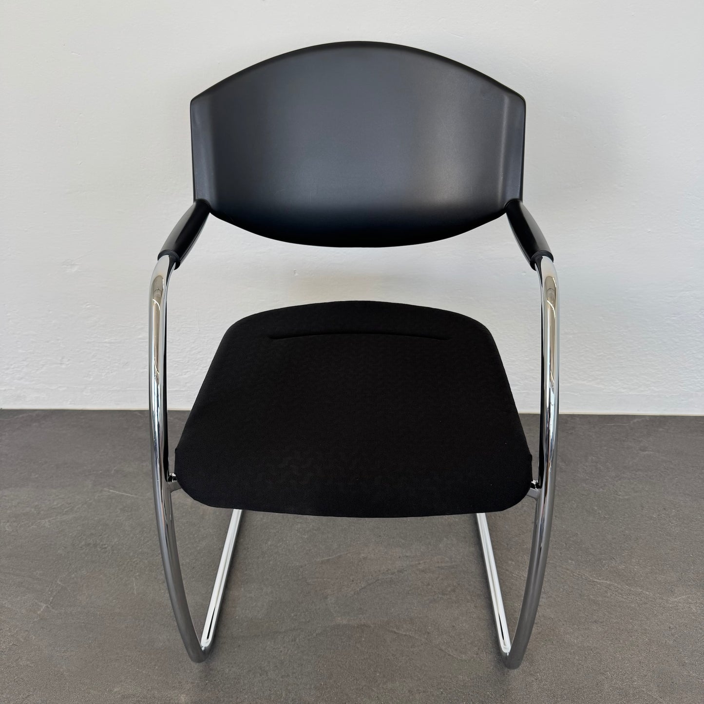 Giroflex G16 Freischwinger Stoffbezug schwarz