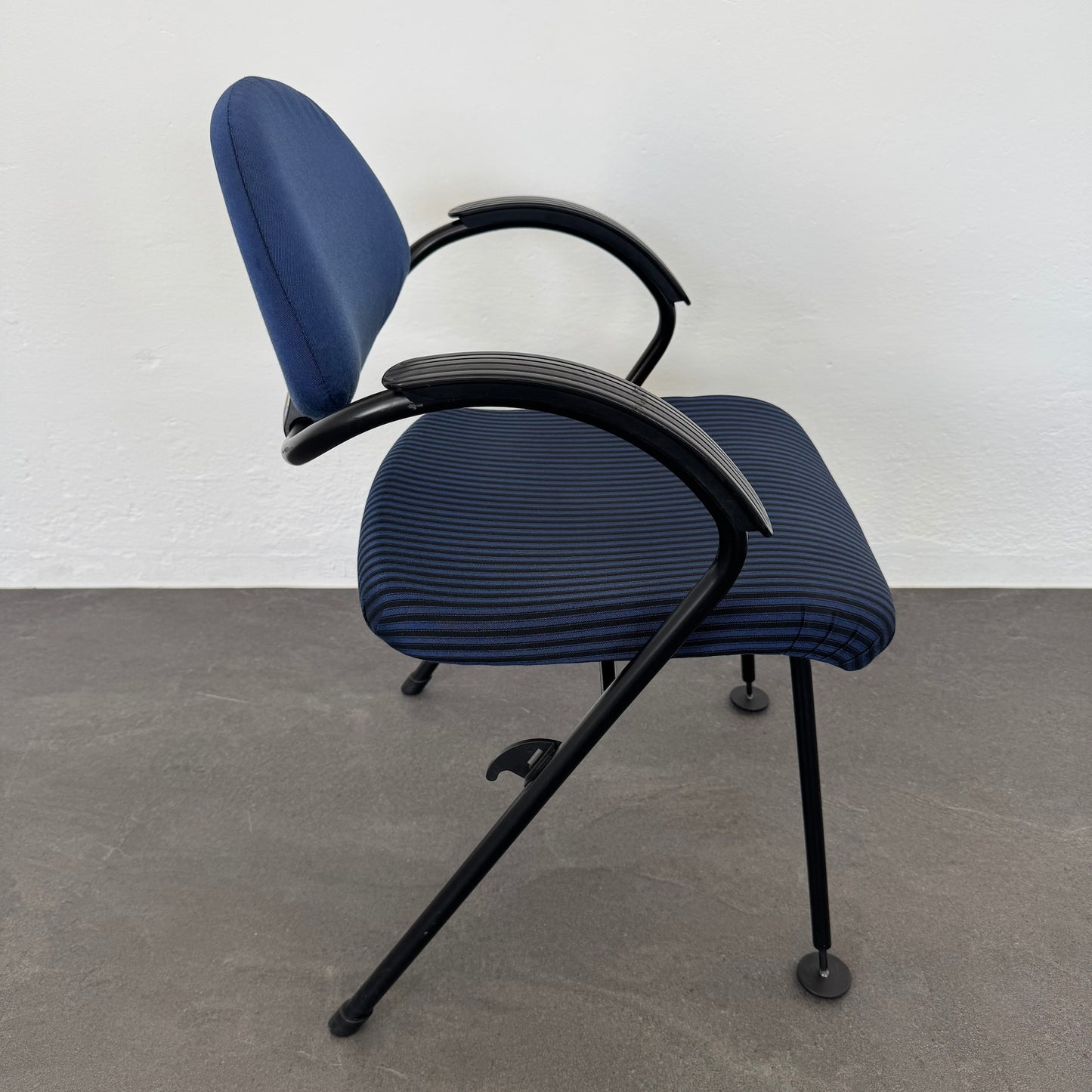 Sitag Realino Vierfusstuhl mit Gestell Metall Schwarz