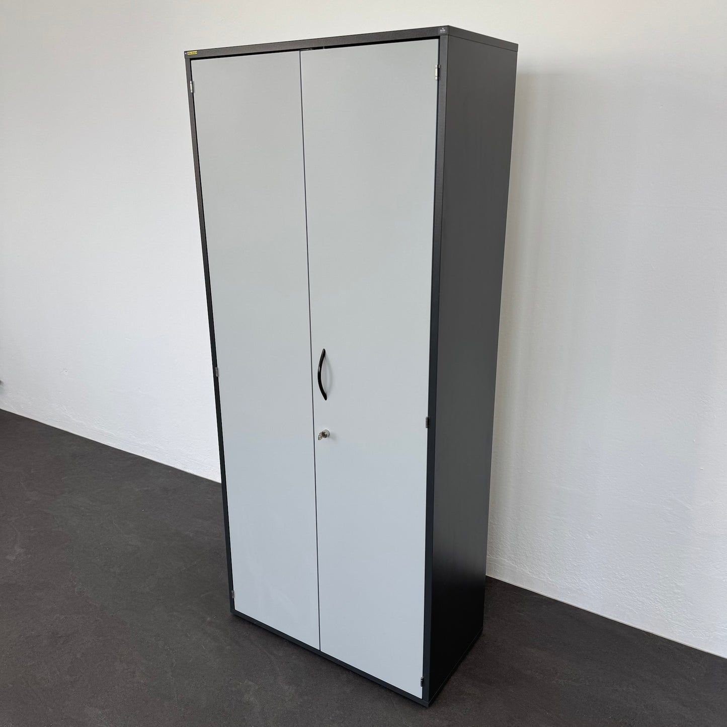 Elan Euroffice Flügeltür-Aktenschrank von rechts