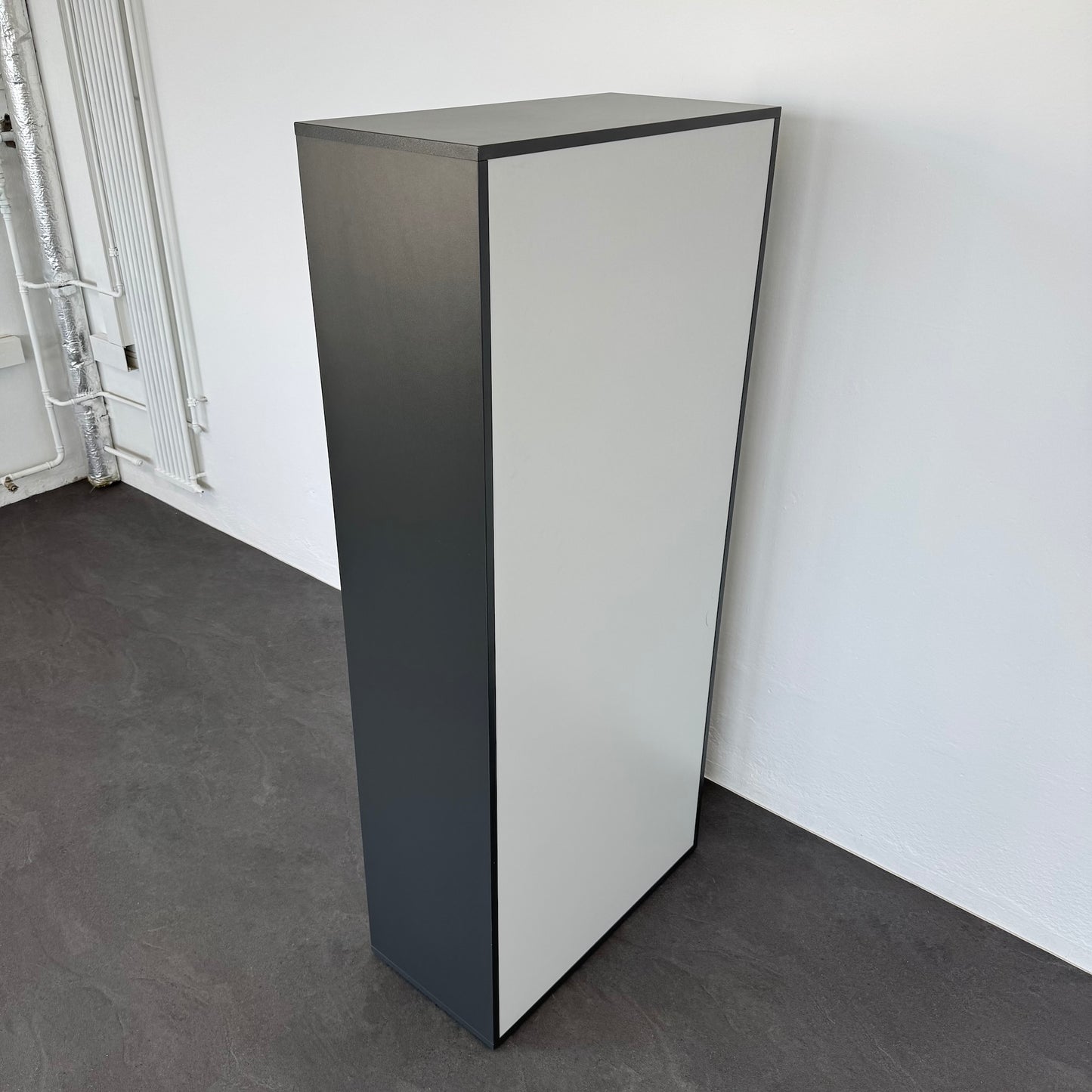 Elan Euroffice Flügeltür-Aktenschrank von hinten