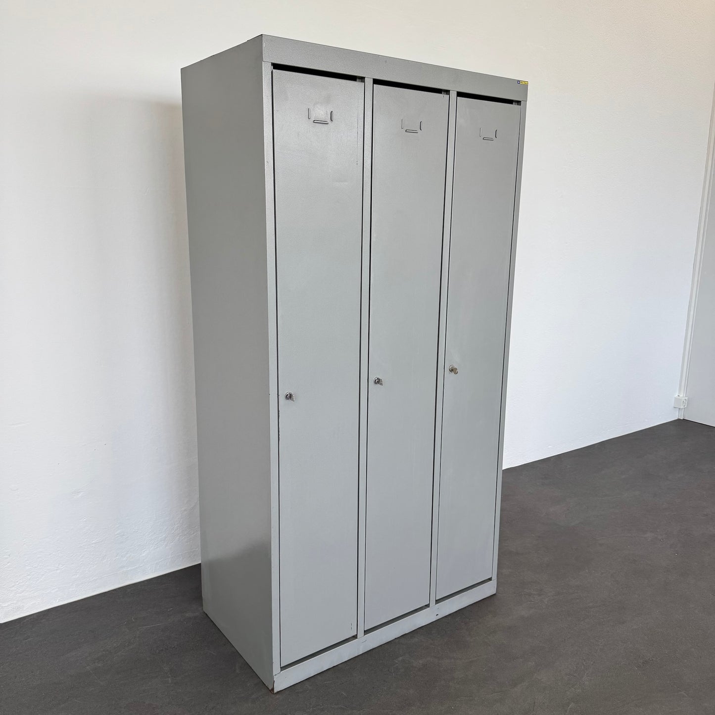 Stalgo Classic Garderobenschrank 925mm breit und 500mm tief