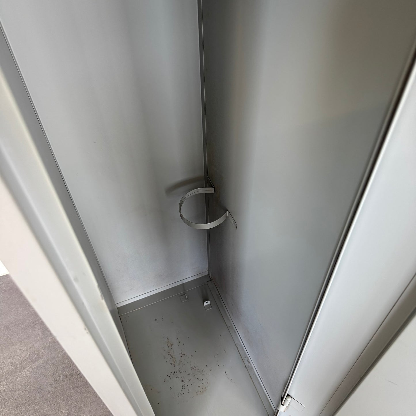 Stalgo Classic Garderobenschrank Detailfoto Innenansicht
