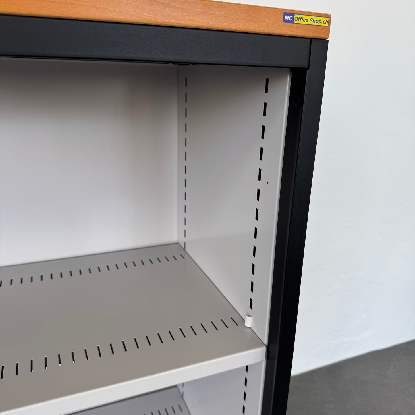 Lista Office Storage Lateralschrank Detailfoto Ecke oben