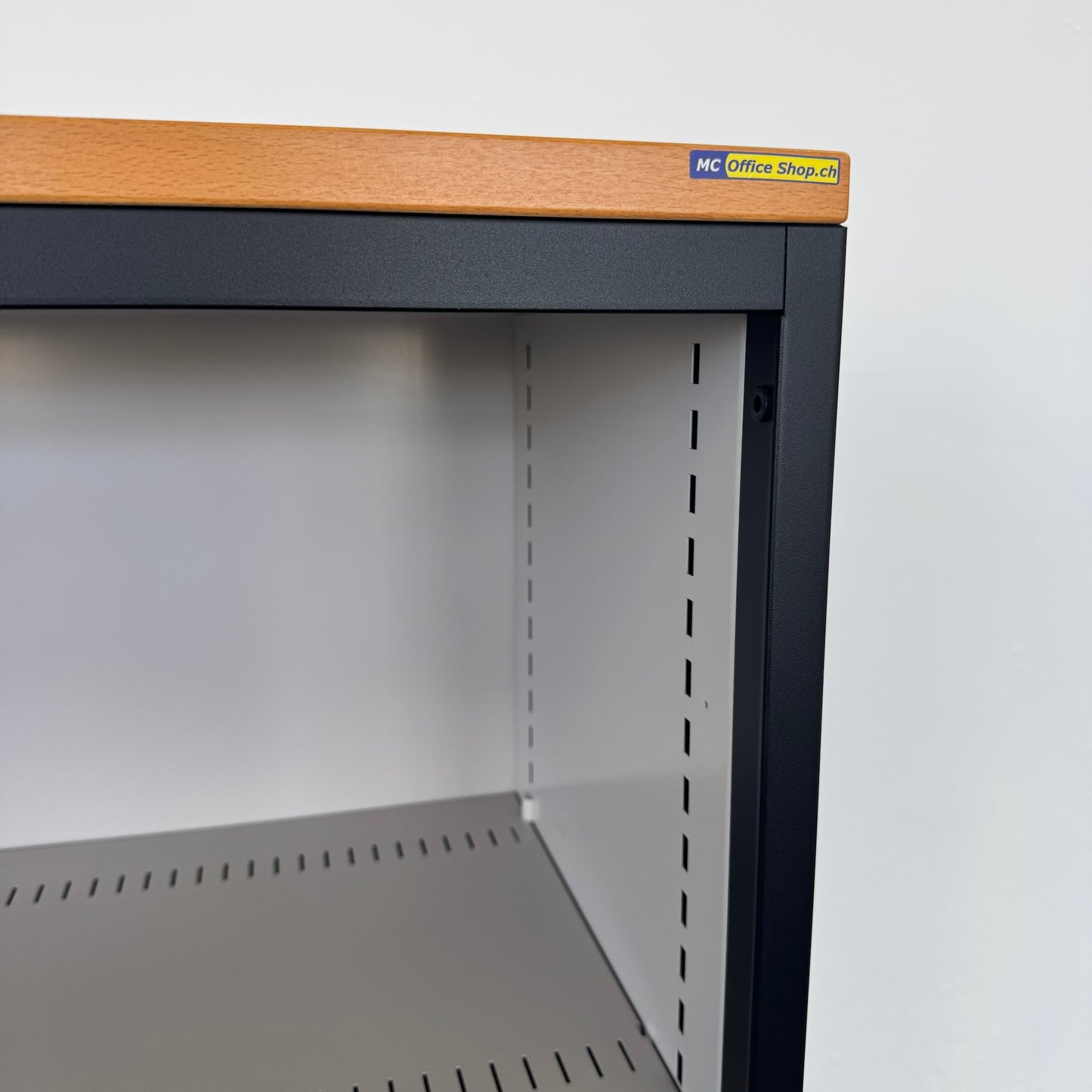 Lista Office Storage Lateralschrank Detailfoto Ecke oben