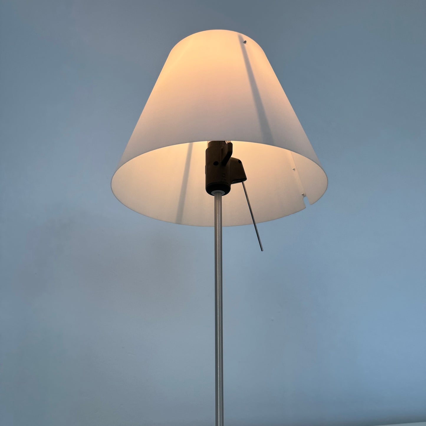 Artemide Tolomeo Tischlampe von unten