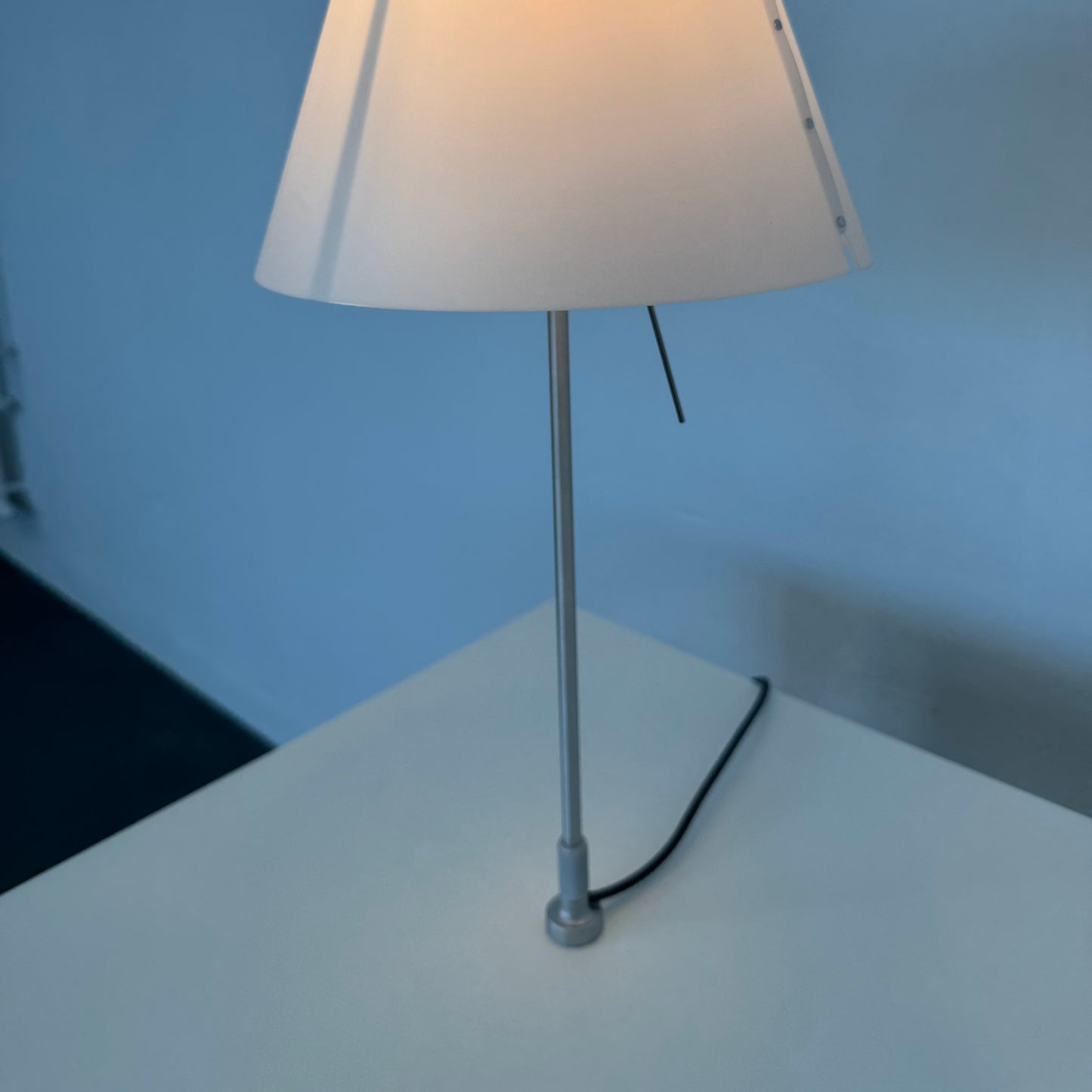 Artemide Tolomeo Tischlampe Detailfoto von rechts