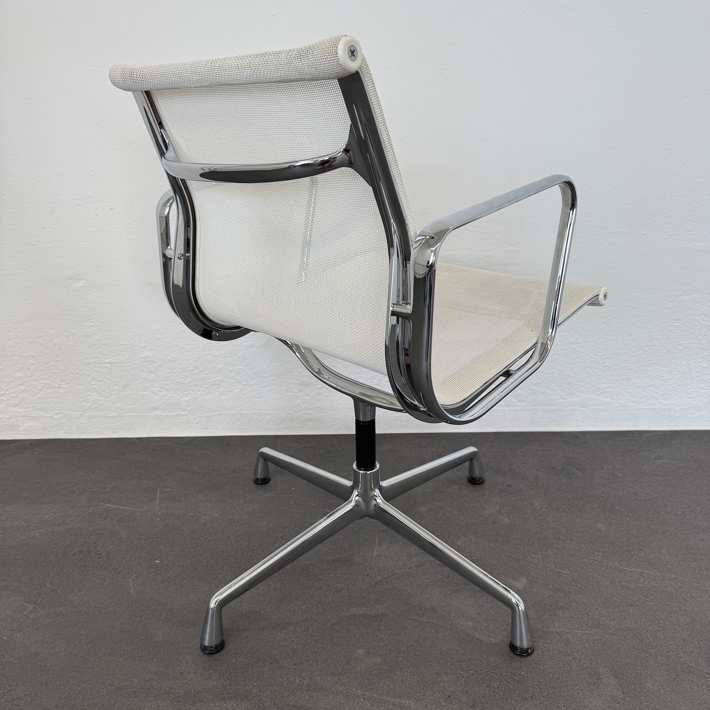 Vitra Aluminium Chair EA108