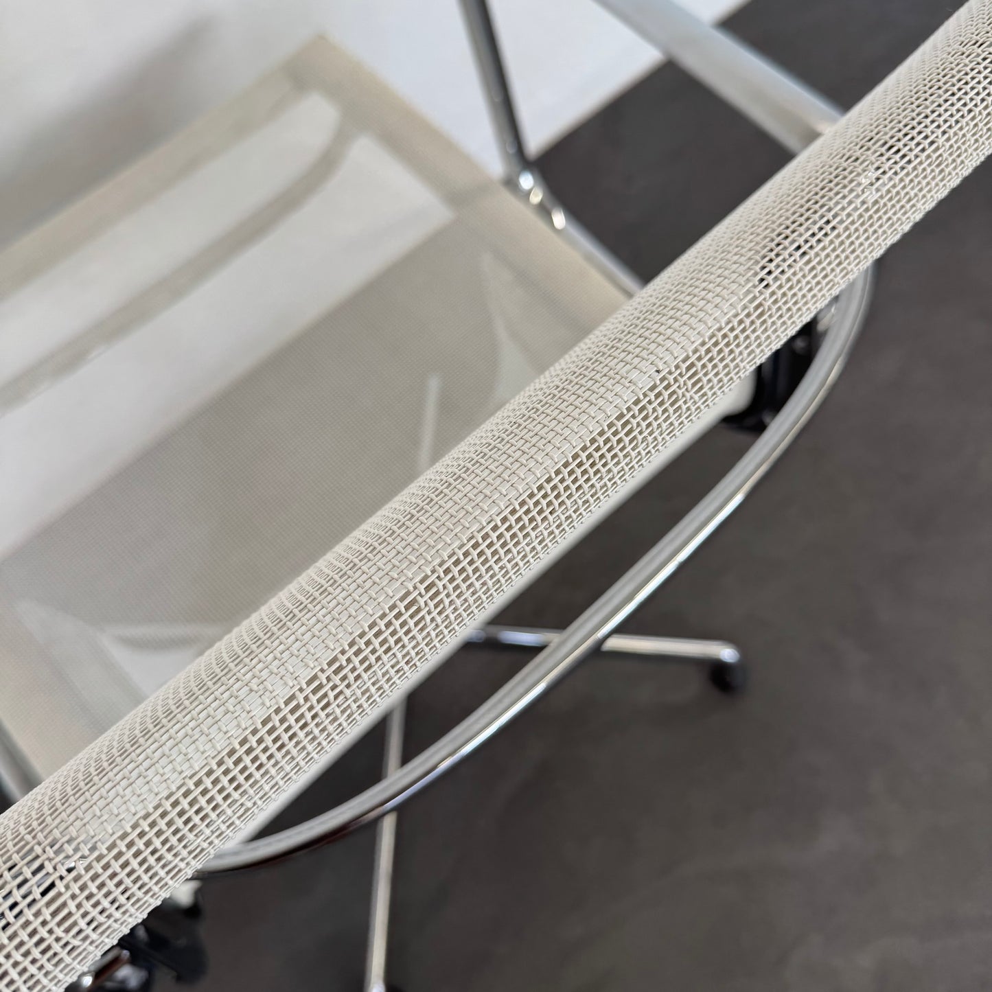 Vitra Aluminium Chair EA108