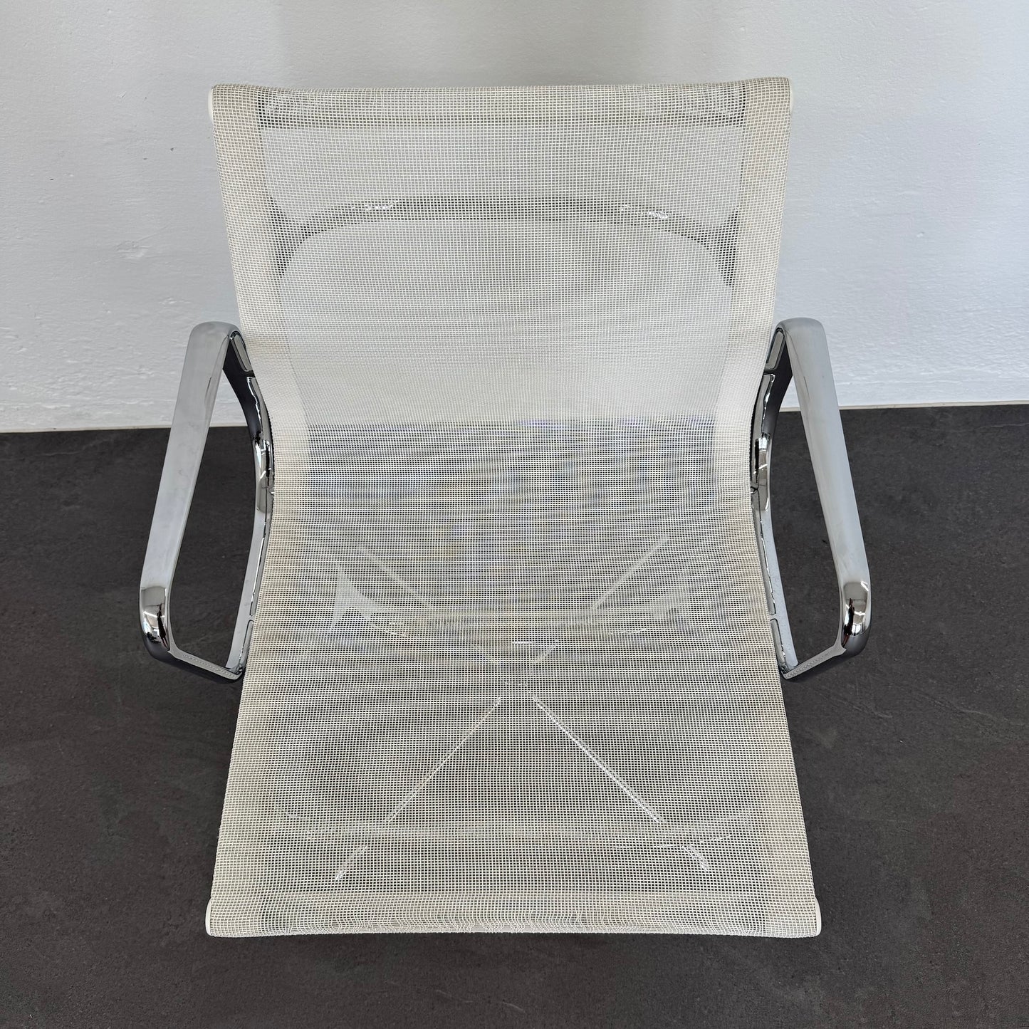 Vitra Aluminium Chair EA108