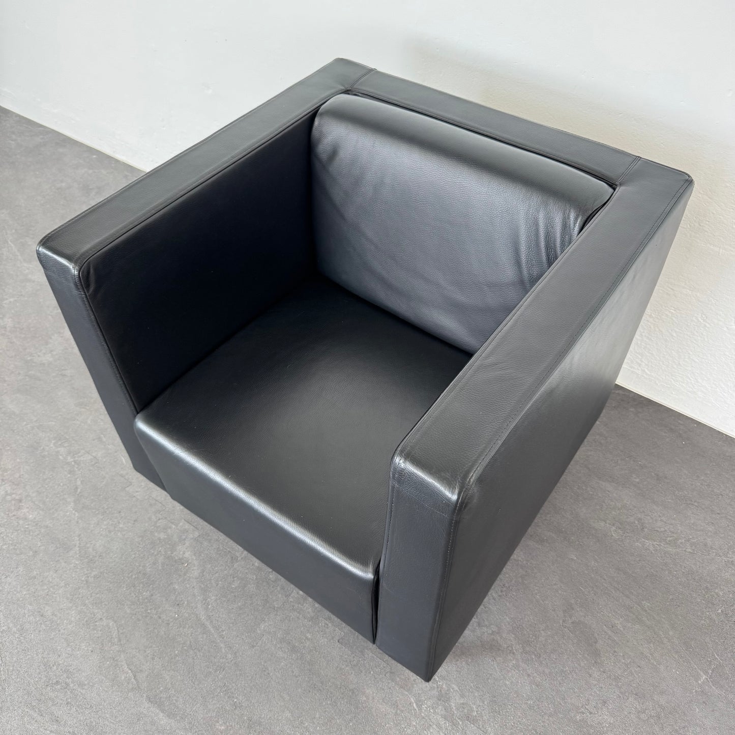 Dietiker Cubus Lounge S Sessel seitliche Ansicht
