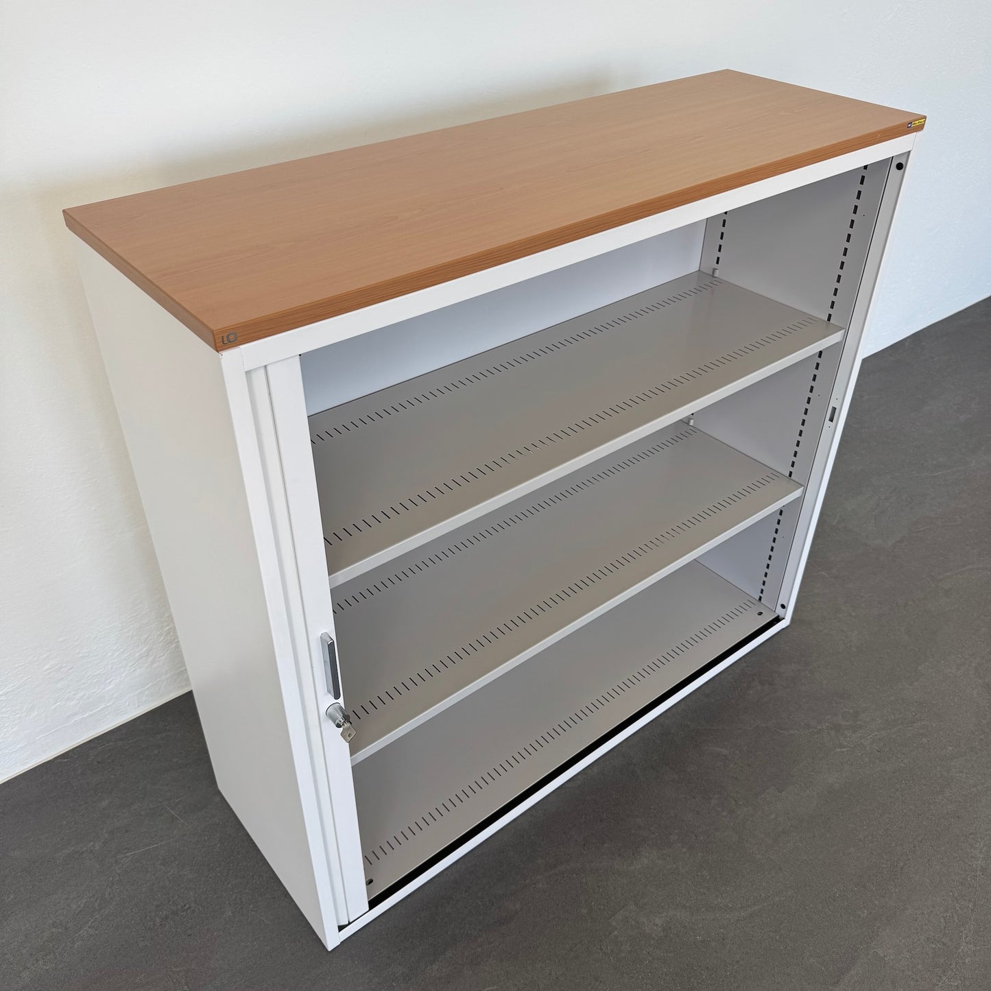 Lista Office Lateralschrank mit 2 Fachböden