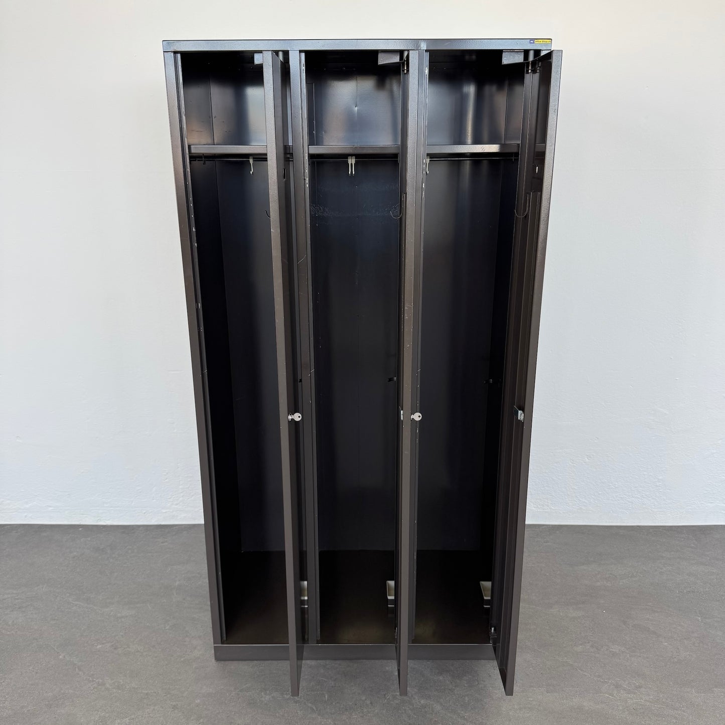 Stalgo Classic Garderobenschrank mit allen 3 Abteilen offen