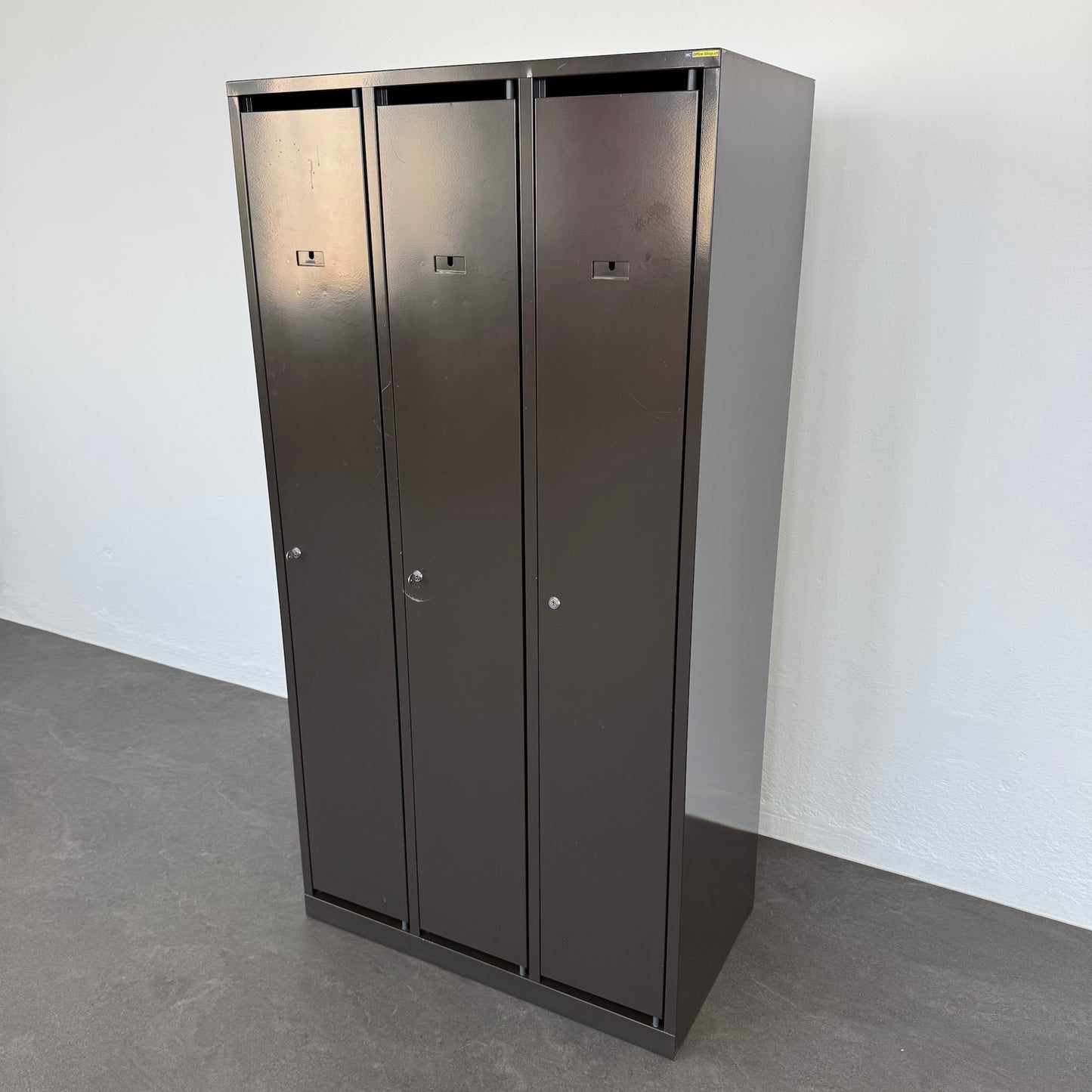 Stalgo Classic Garderobenschrank Ansicht geschlossen von rechts