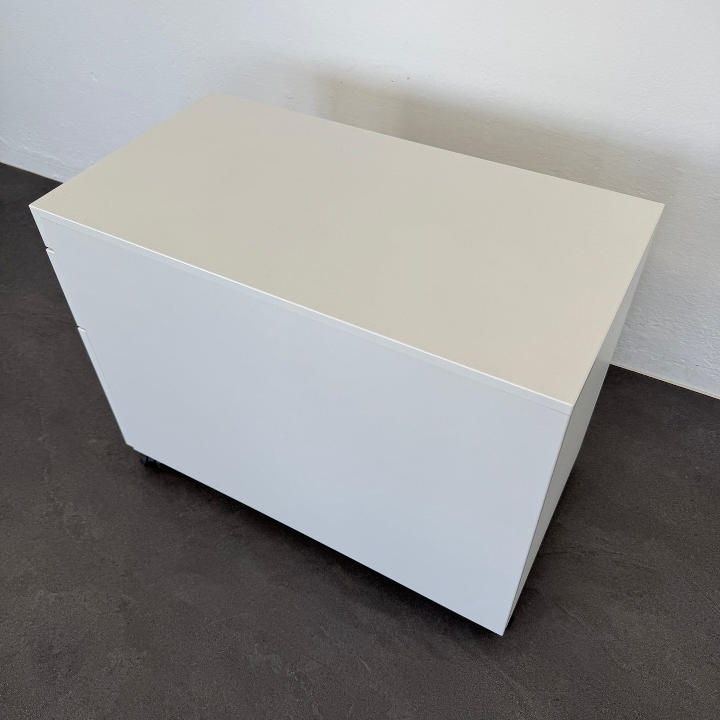 Lista Office Serie L Roll-Korpus Ansicht von der Seite