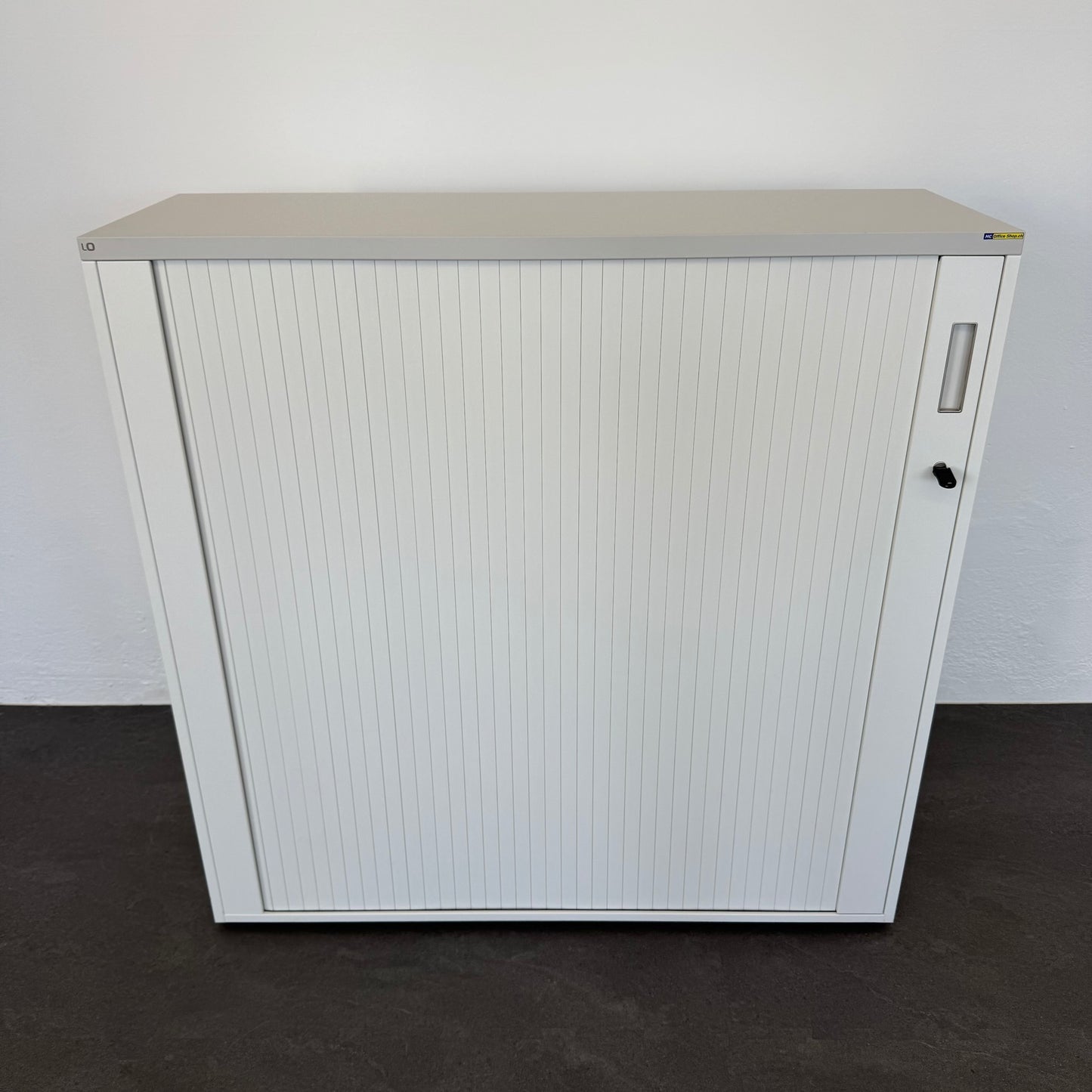 Lista Office Storage Lateralschrank aus Spanplatte Weiss mit Deckblatt Grau