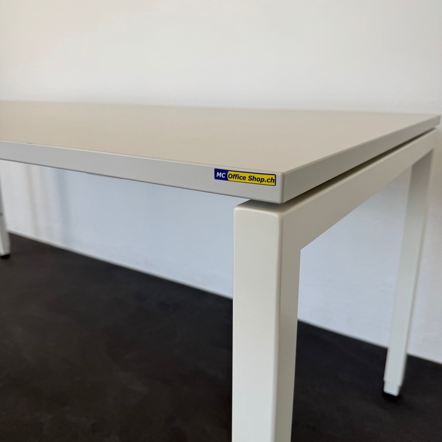 Lista Office Motion Schreibtisch Detailfoto Tischkante