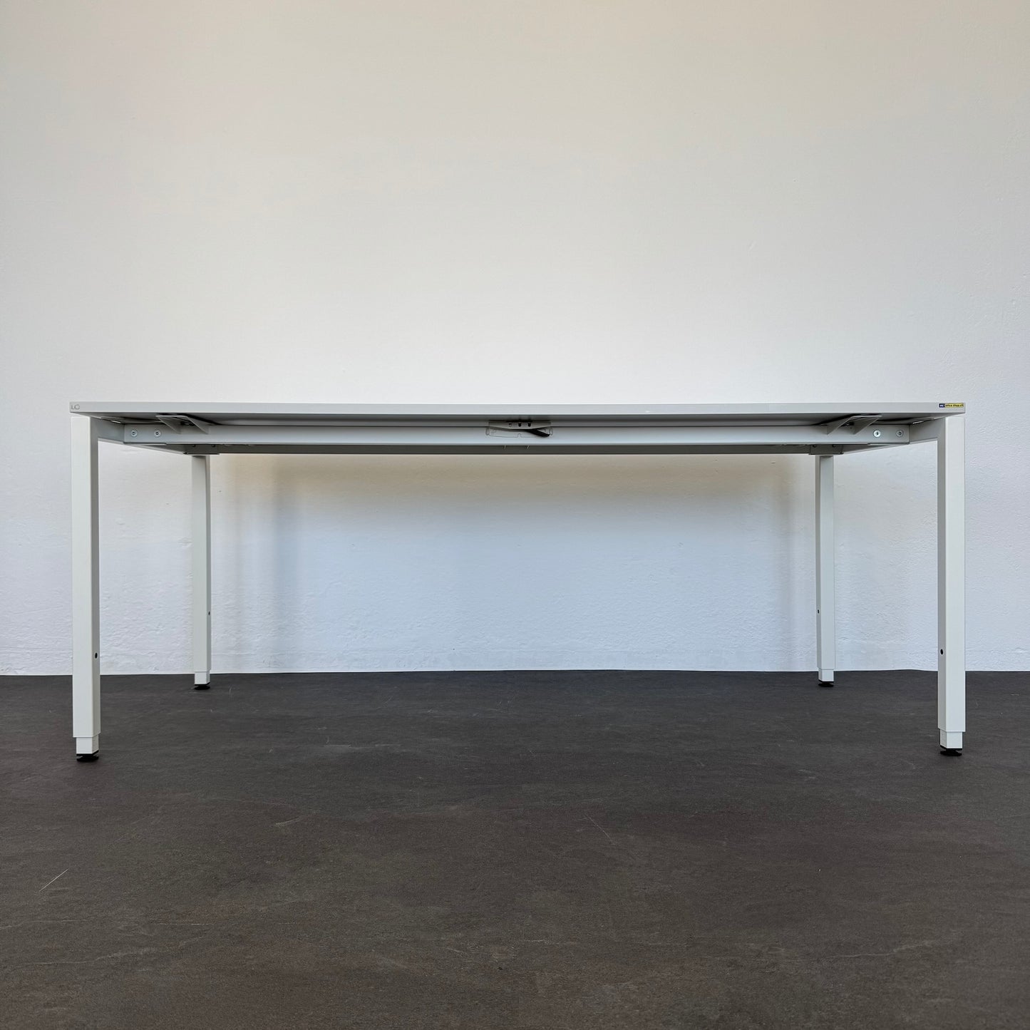 Lista Office Motion Schreibtisch Ansicht von unten