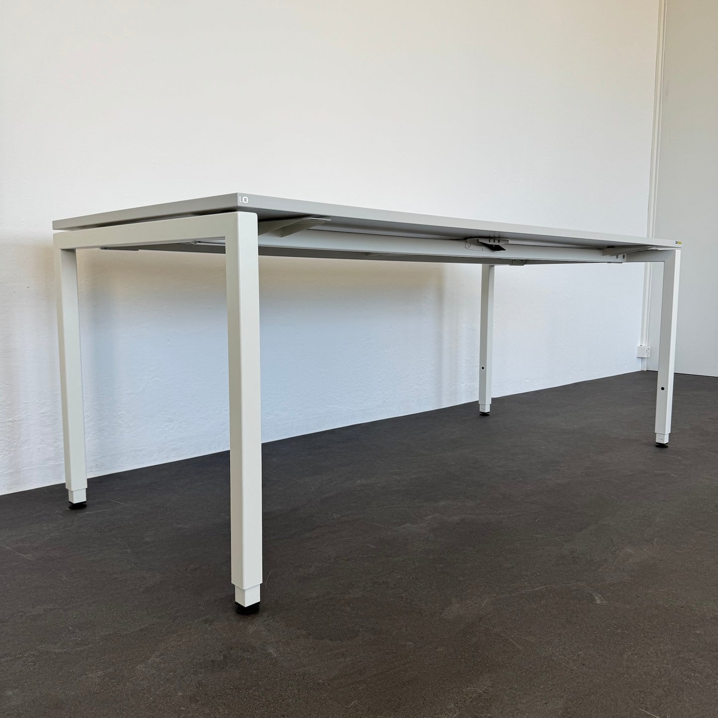 Lista Office Motion Schreibtisch mit Schiebeplatte