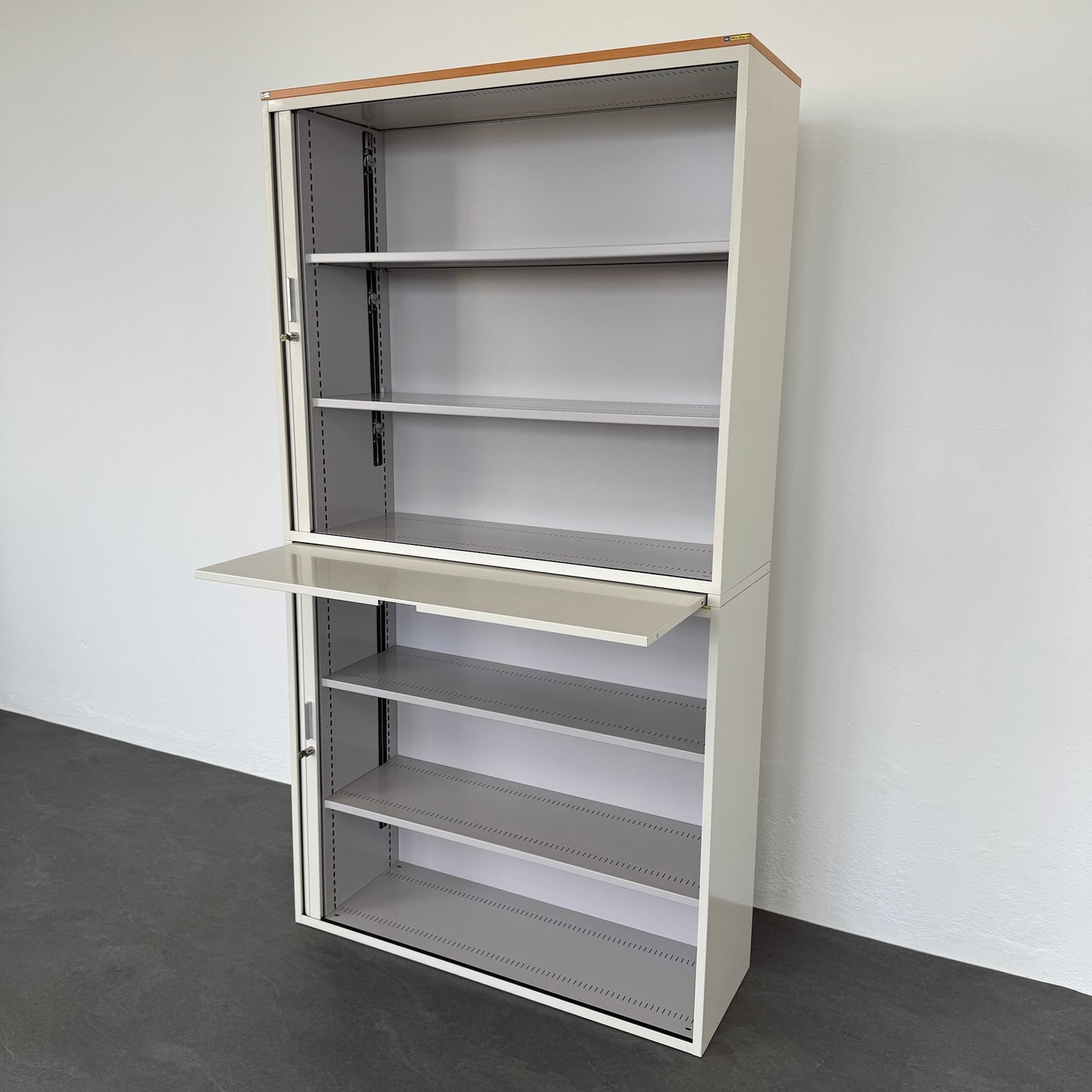 Lista Office Storage Lateralschrank mit Auszugstablar