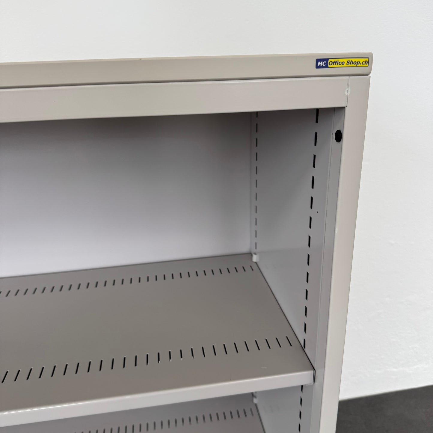 Lista Office Storage Lateralschrank Detailfoto Fachboden