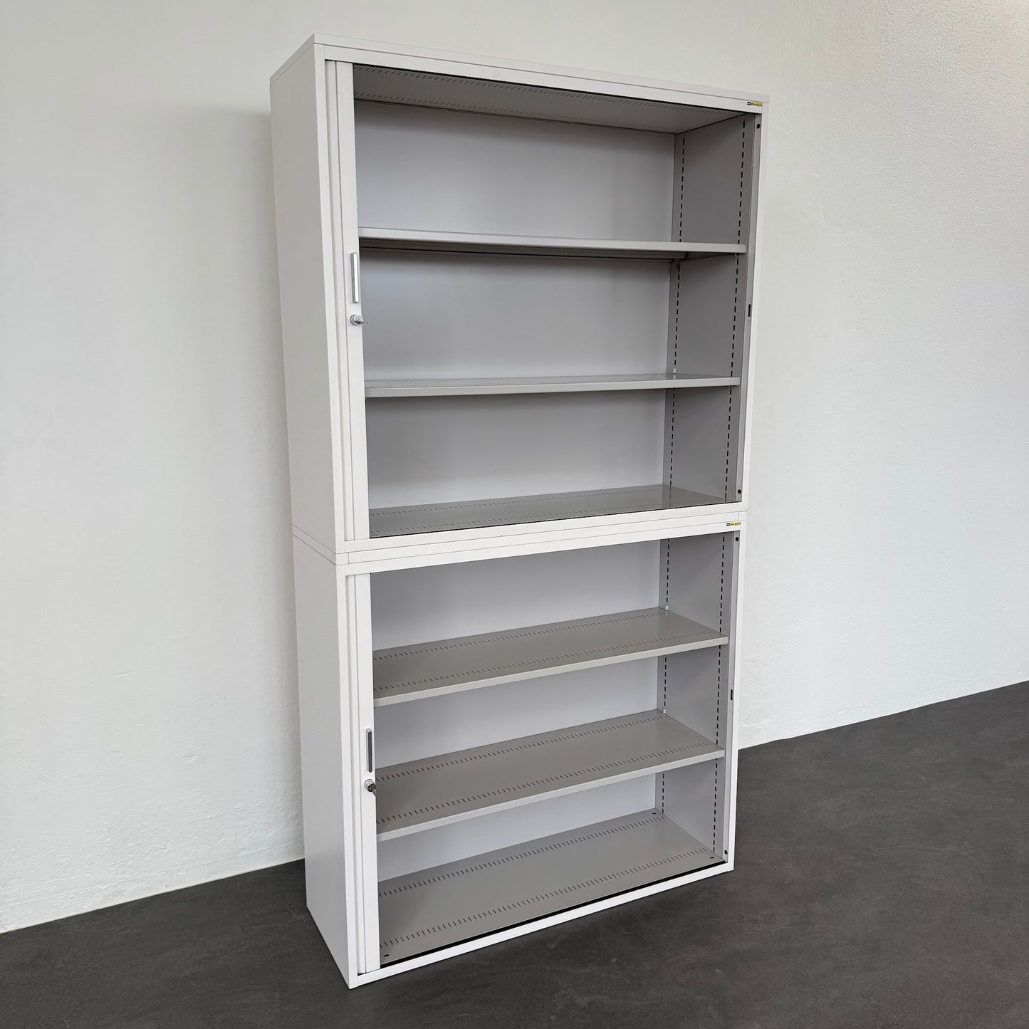 Lista Office Lateralschrank mit 4 Fachböden