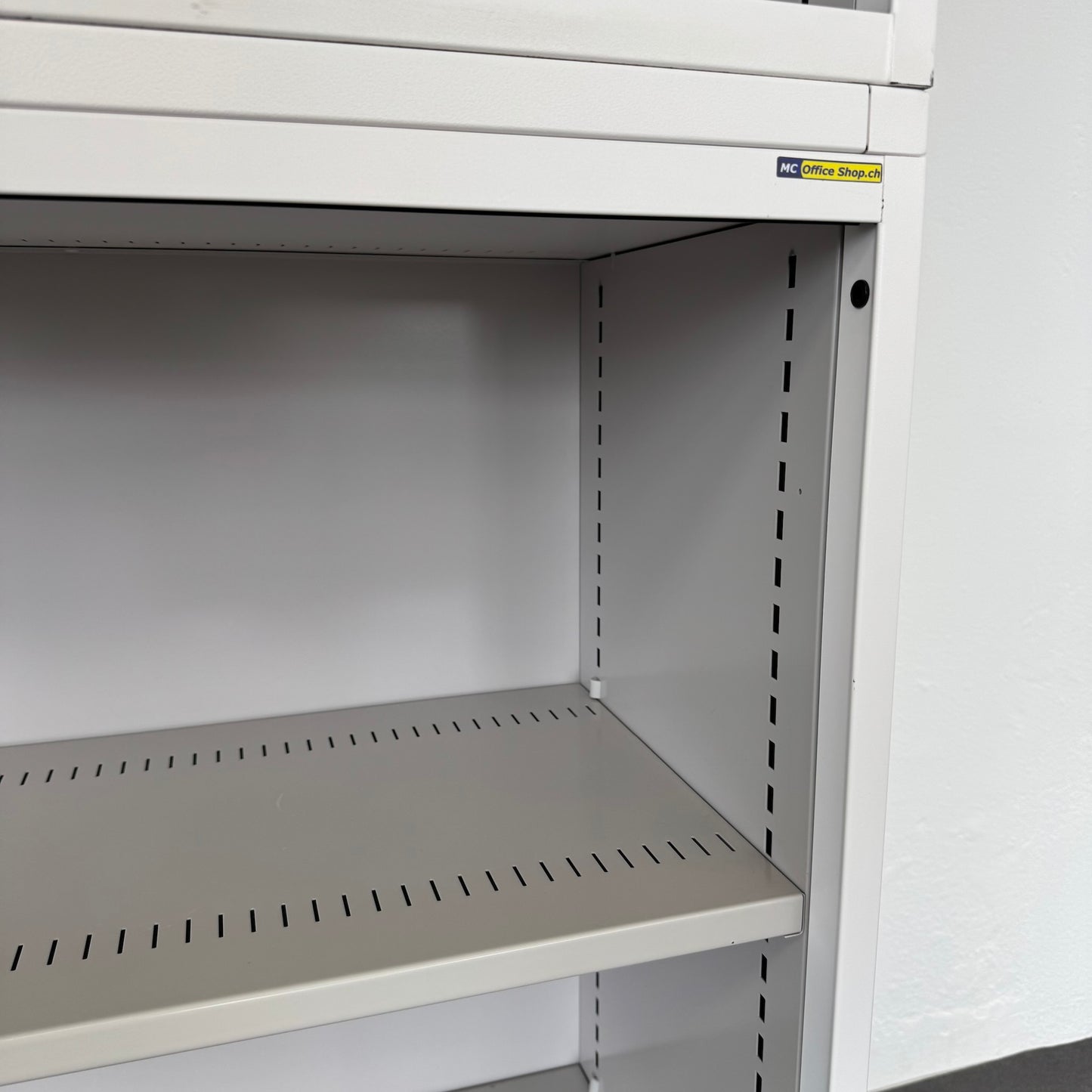 Lista Office Storage Lateralschrank Detailfoto Fachboden