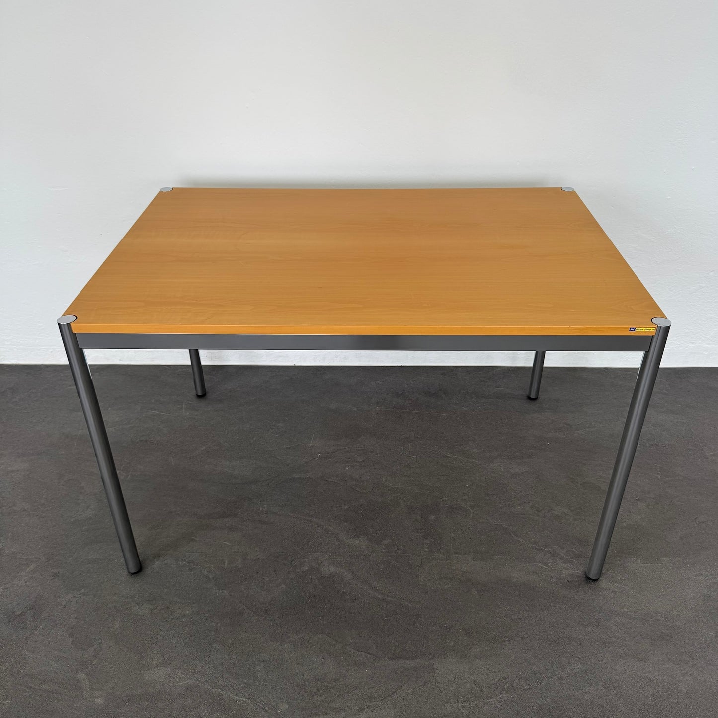 Ergodata Multi Desk Rondo Sitzungstisch mit Tischplatte in Birnbaunfurnier